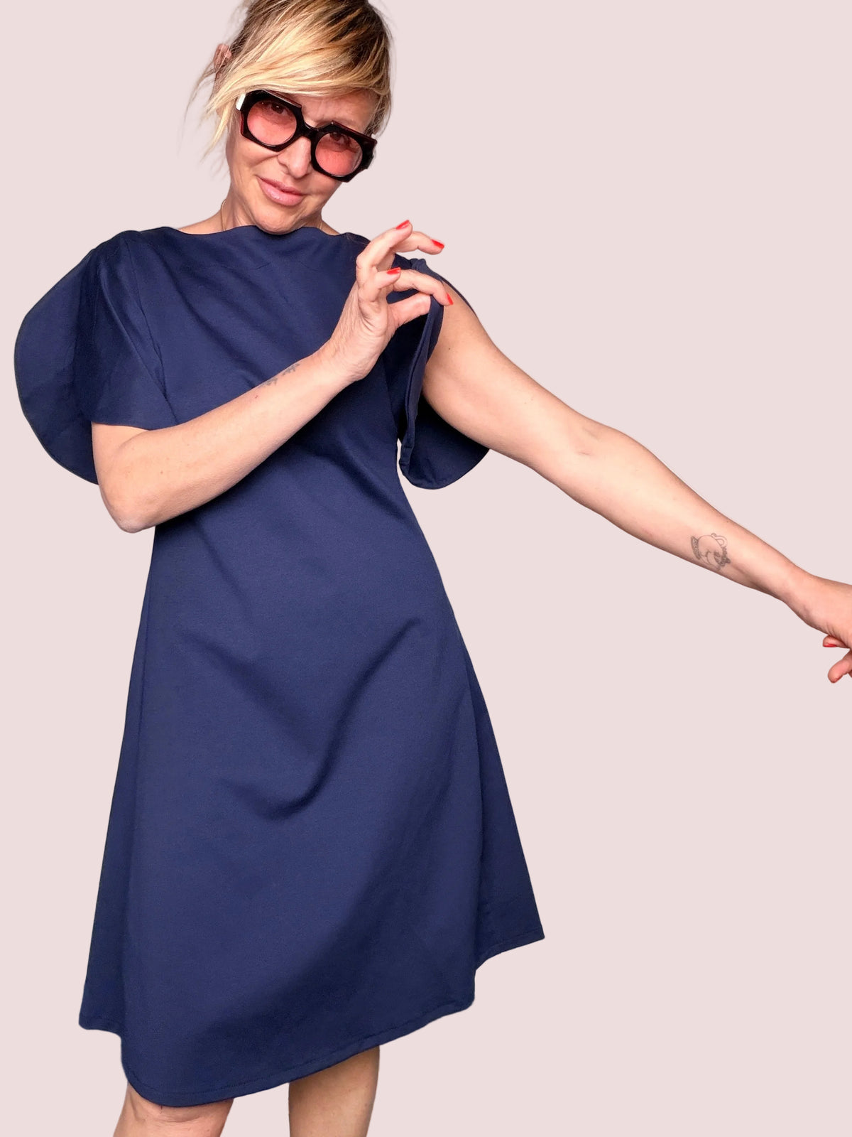 Abito con Manica Foglia — Blu Navy e Nero
