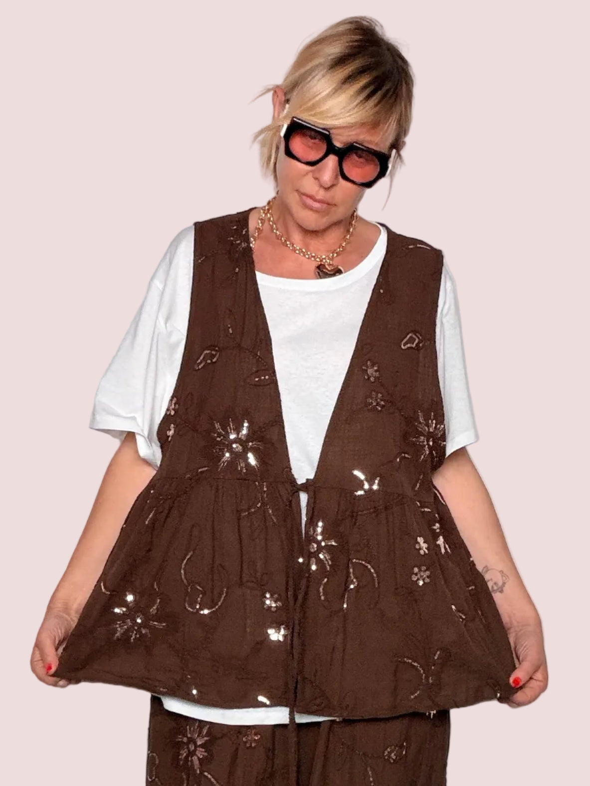 Set T-Shirt + Gilet con Paillettes e Ricami Floreali