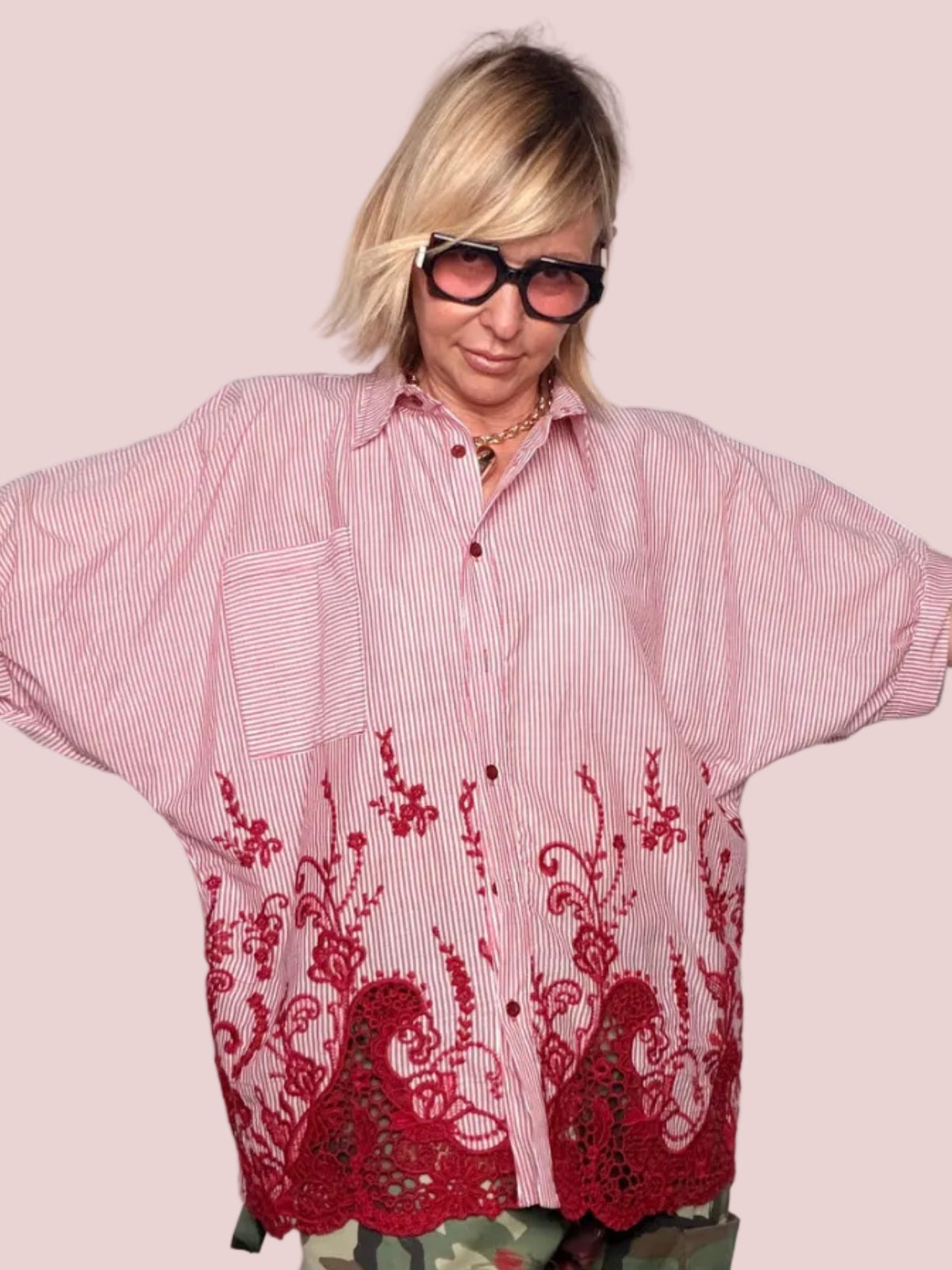 Camicia Oversize Righe Rosse & Pizzo Macramé Bordeaux