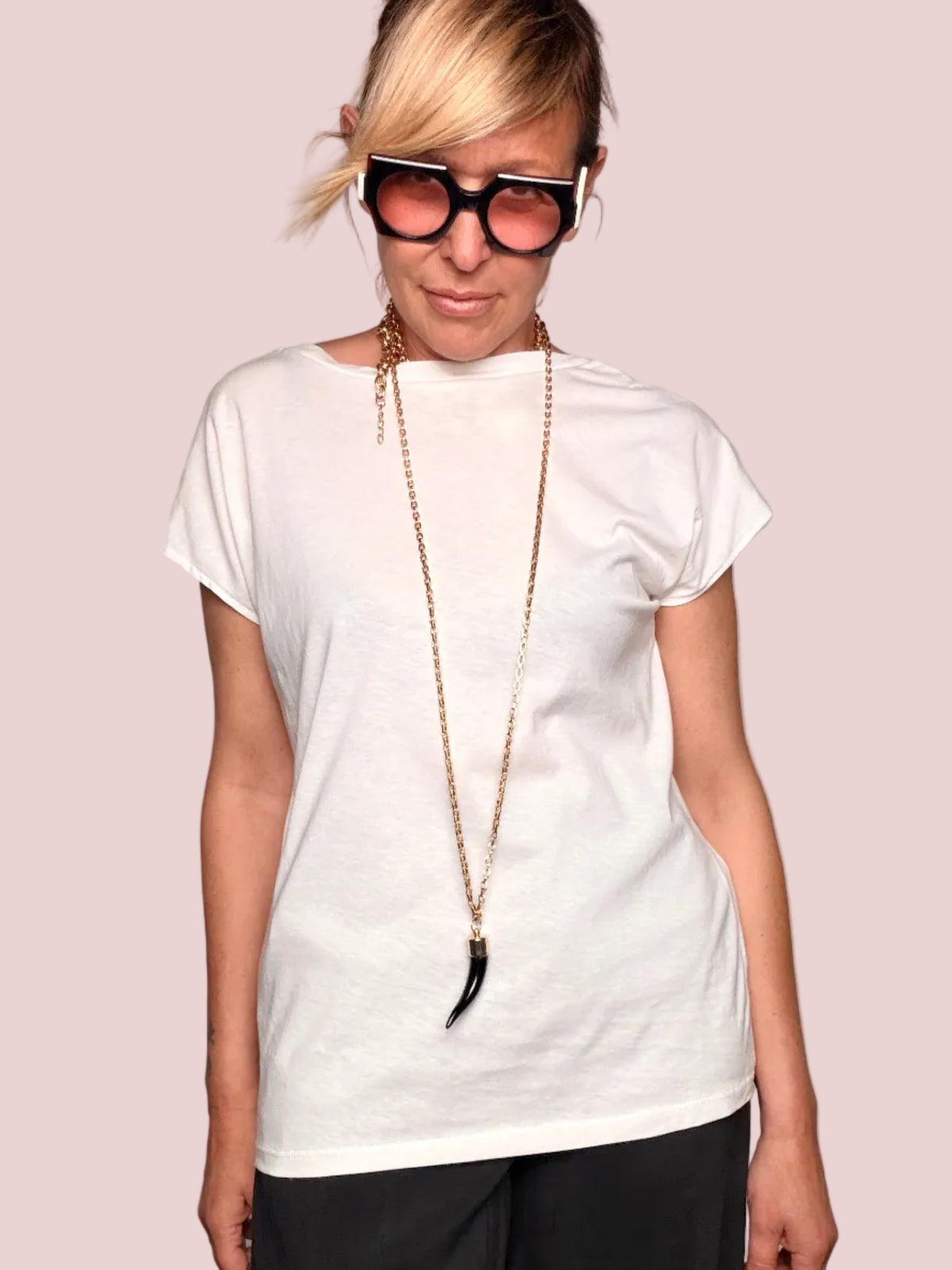 T-shirt rossa e blu
