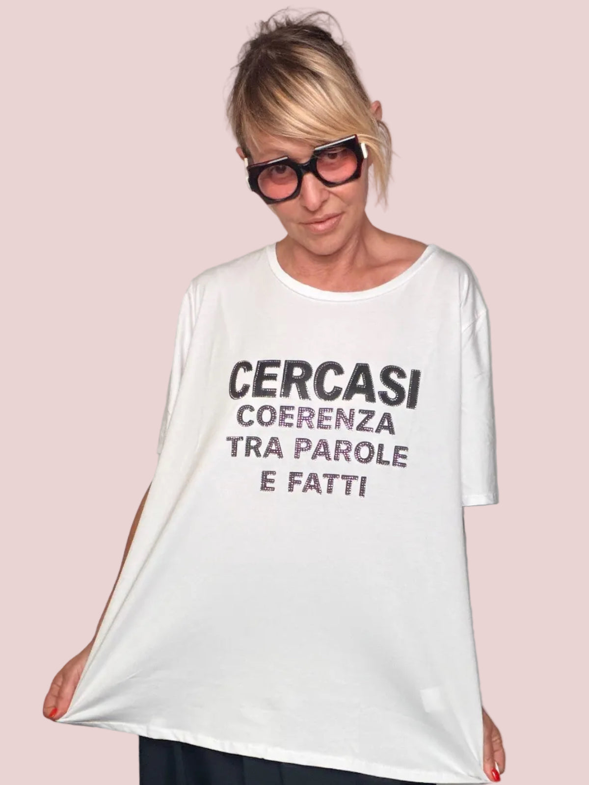 T-shirt "Cercasi Coerenza Tra Parole e Fatti" – Nero
