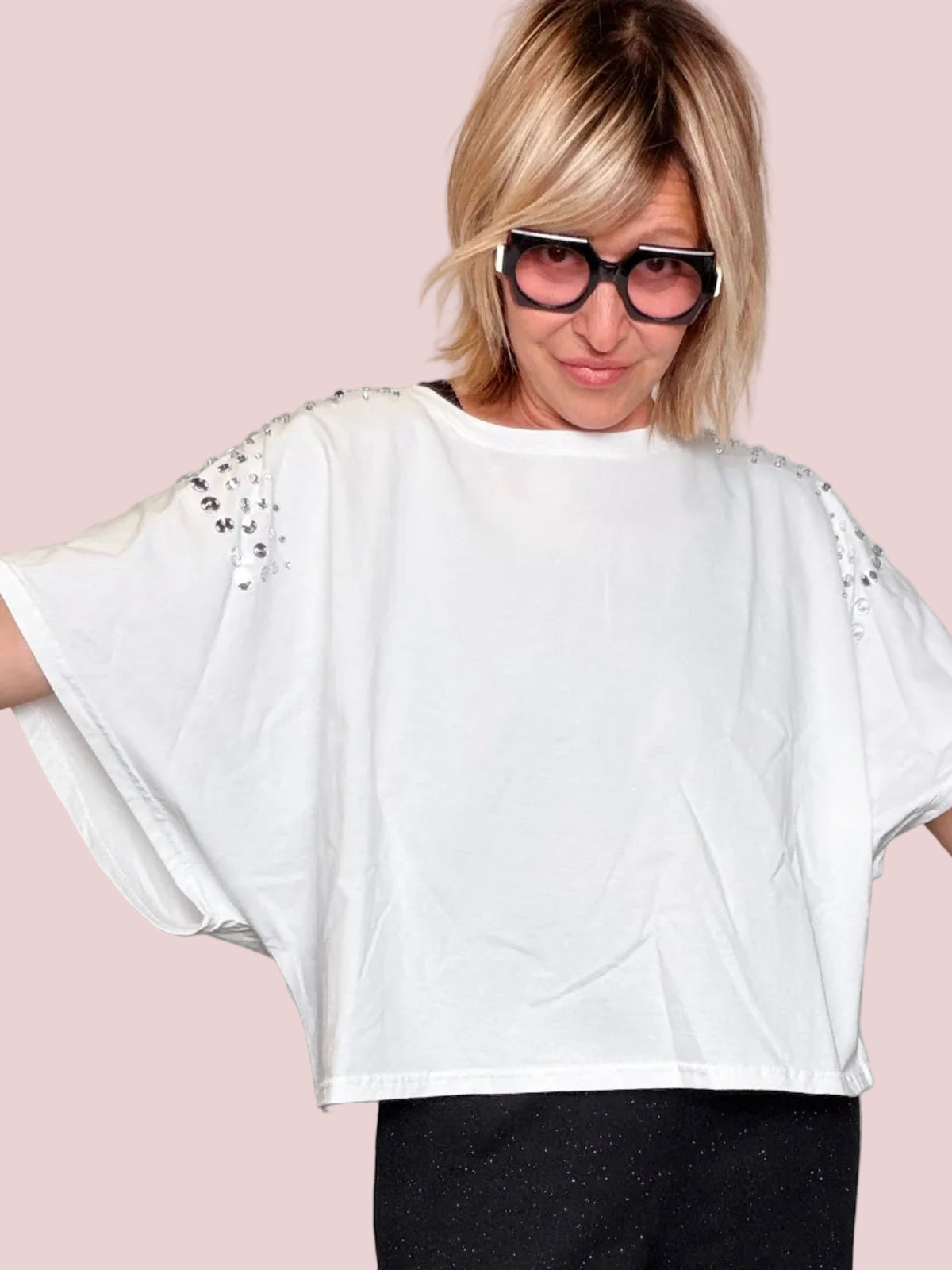T-Shirt Oversize Manica Pipistrello — Strass sulle Spalle