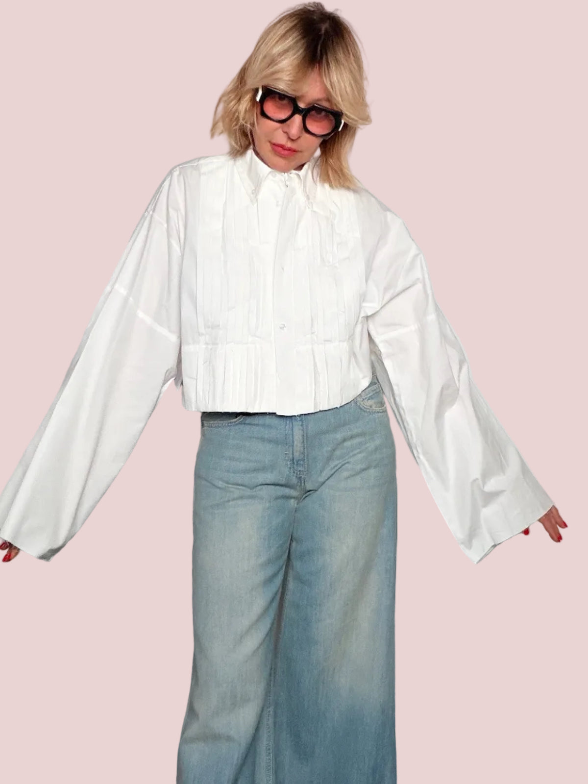 Camicia Crop Bianca – Maniche Kimono e Pince Frontali