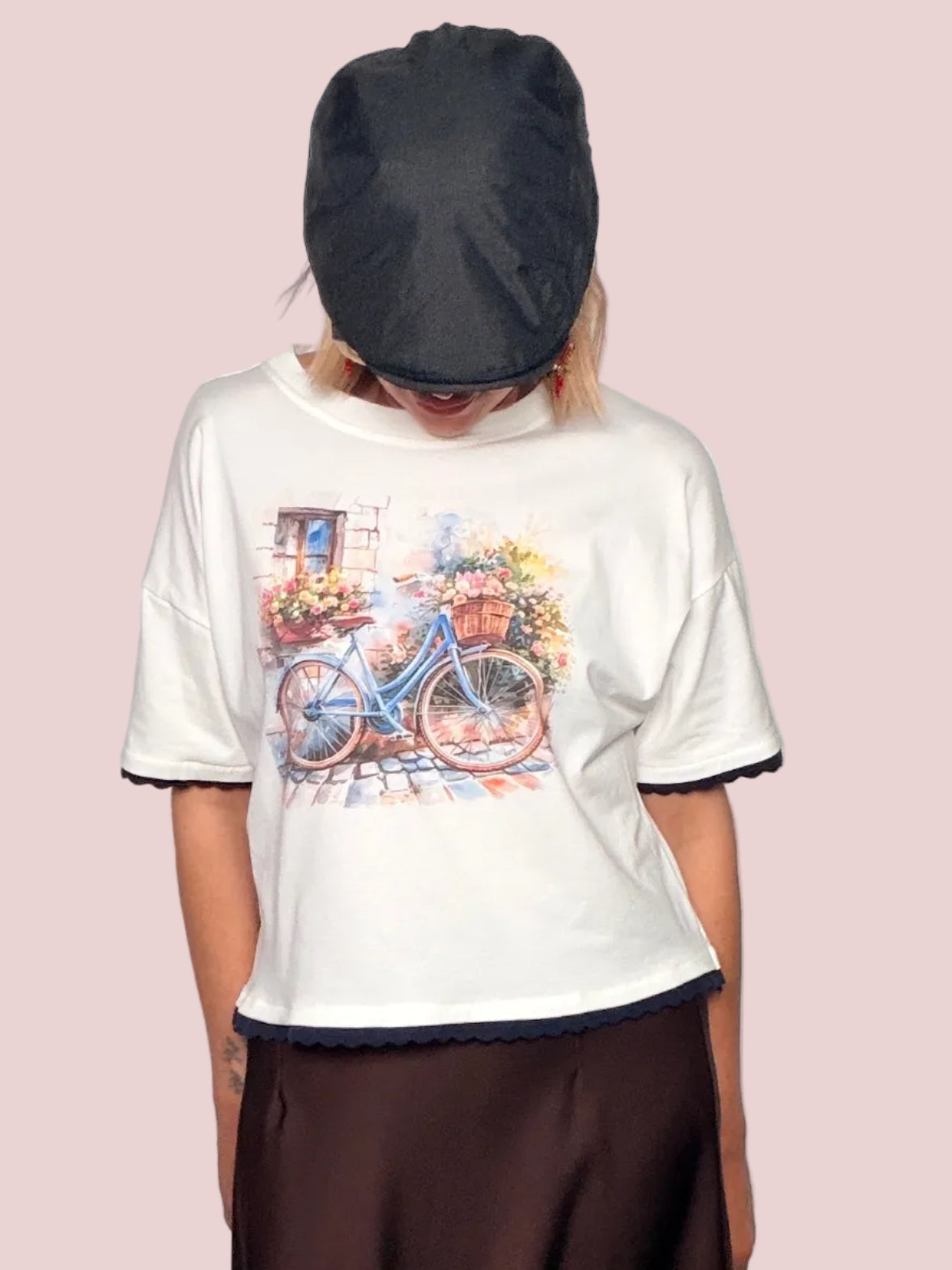 T-shirt 100% Cotone Stampa Acquerello Bicicletta con Bordo Smerlato