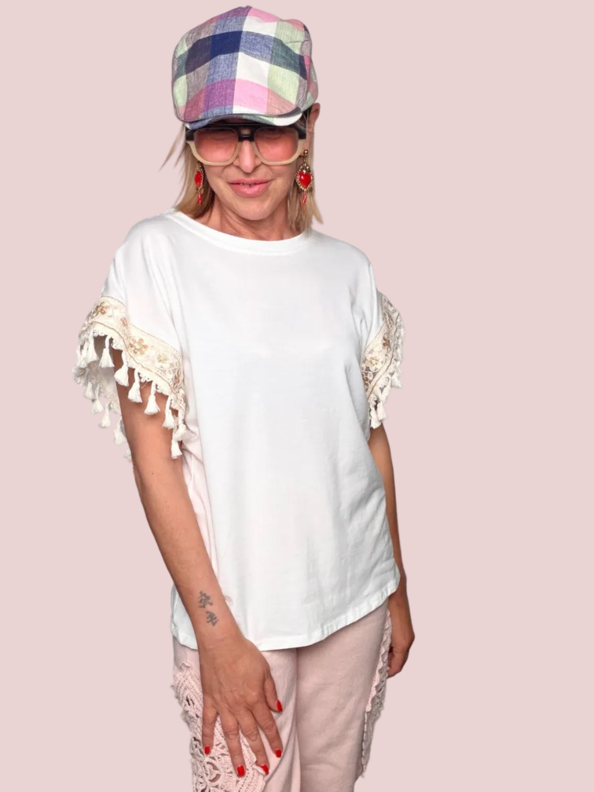 T-shirt 90% Cotone con Bordo Pizzo Macramé e Nappine