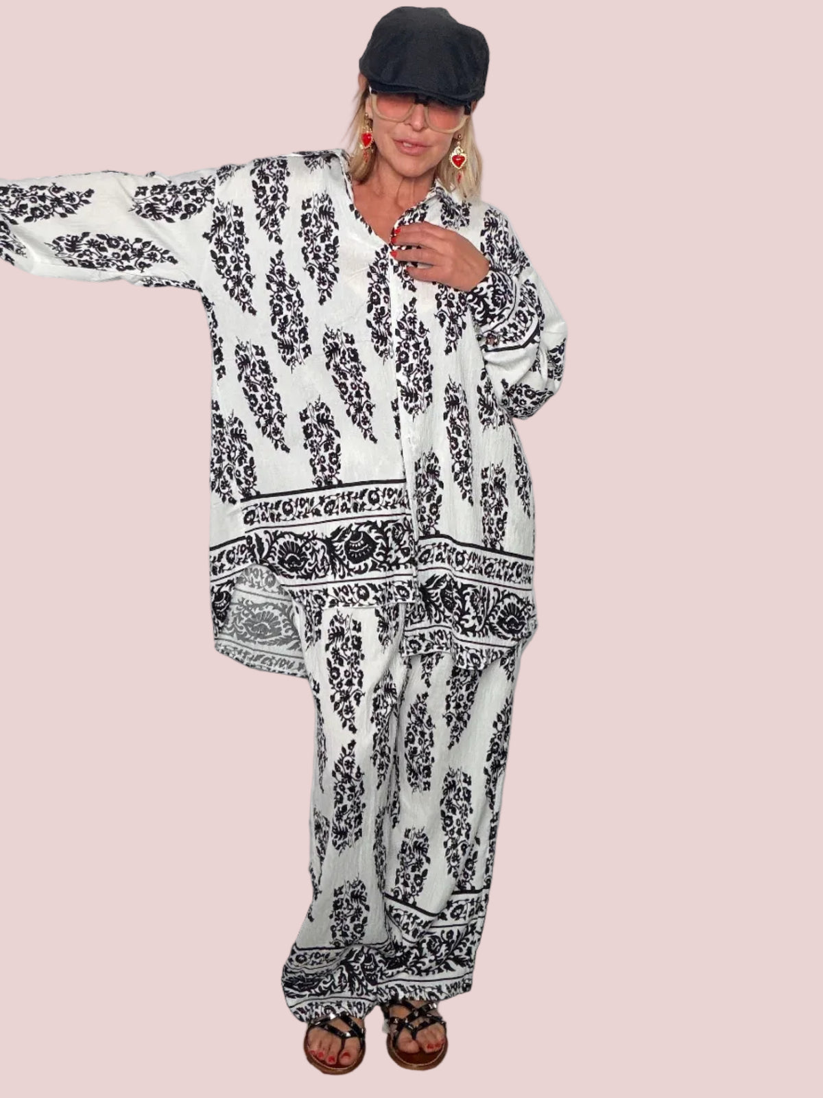 Completo Camicia e Pantalone in Rayon Stampa Barocca Bianco e Nero