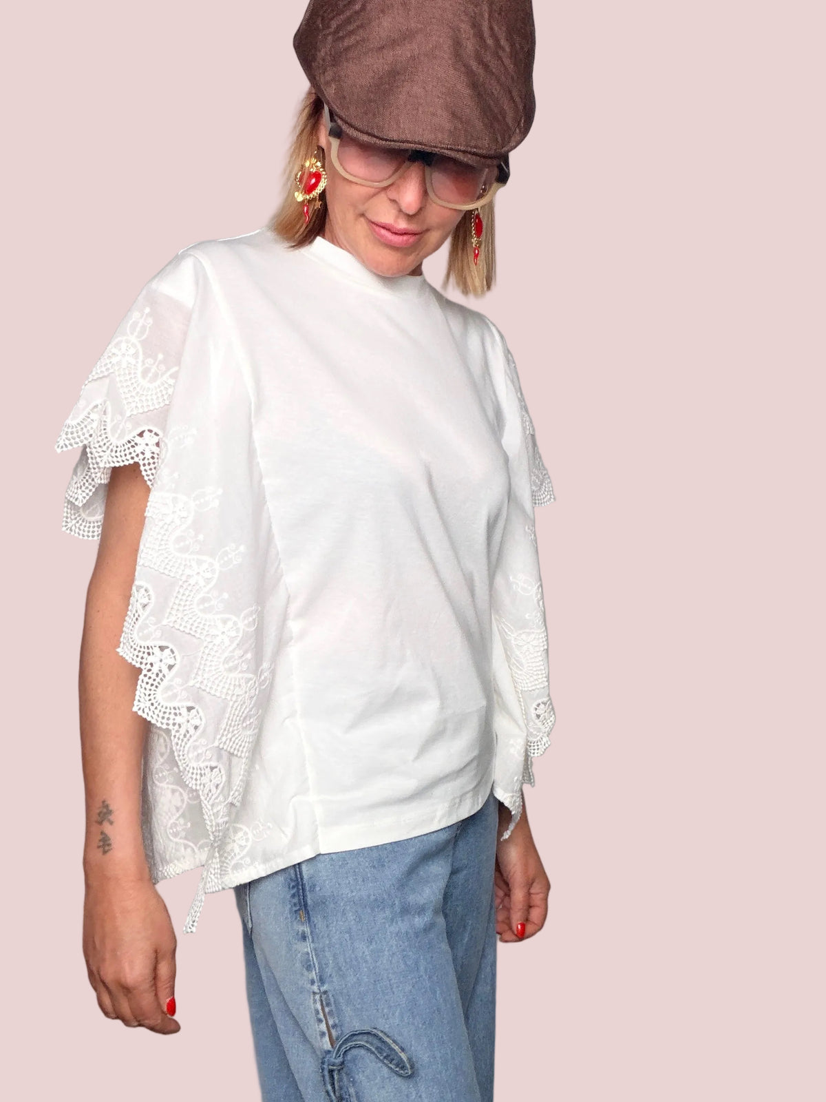 T-shirt in Cotone con Maniche a Pipistrello in Pizzo Macramé