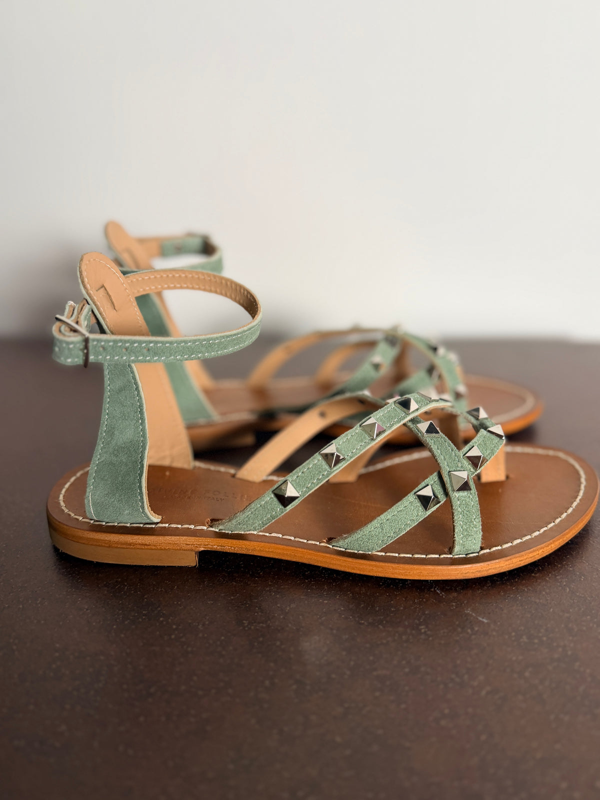 Sandalo Gladiatore con Borchie Piramidali — Divine Follie