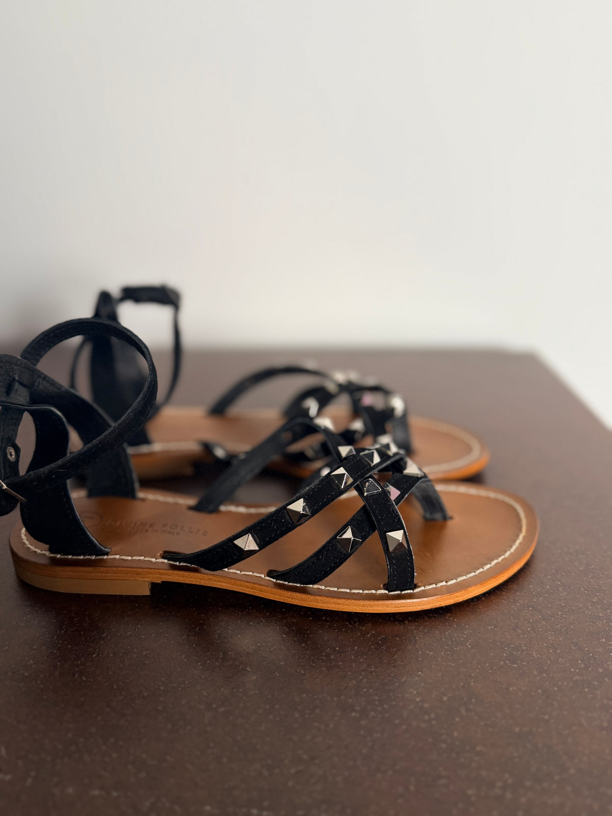 Sandalo Gladiatore con Borchie Piramidali — Divine Follie