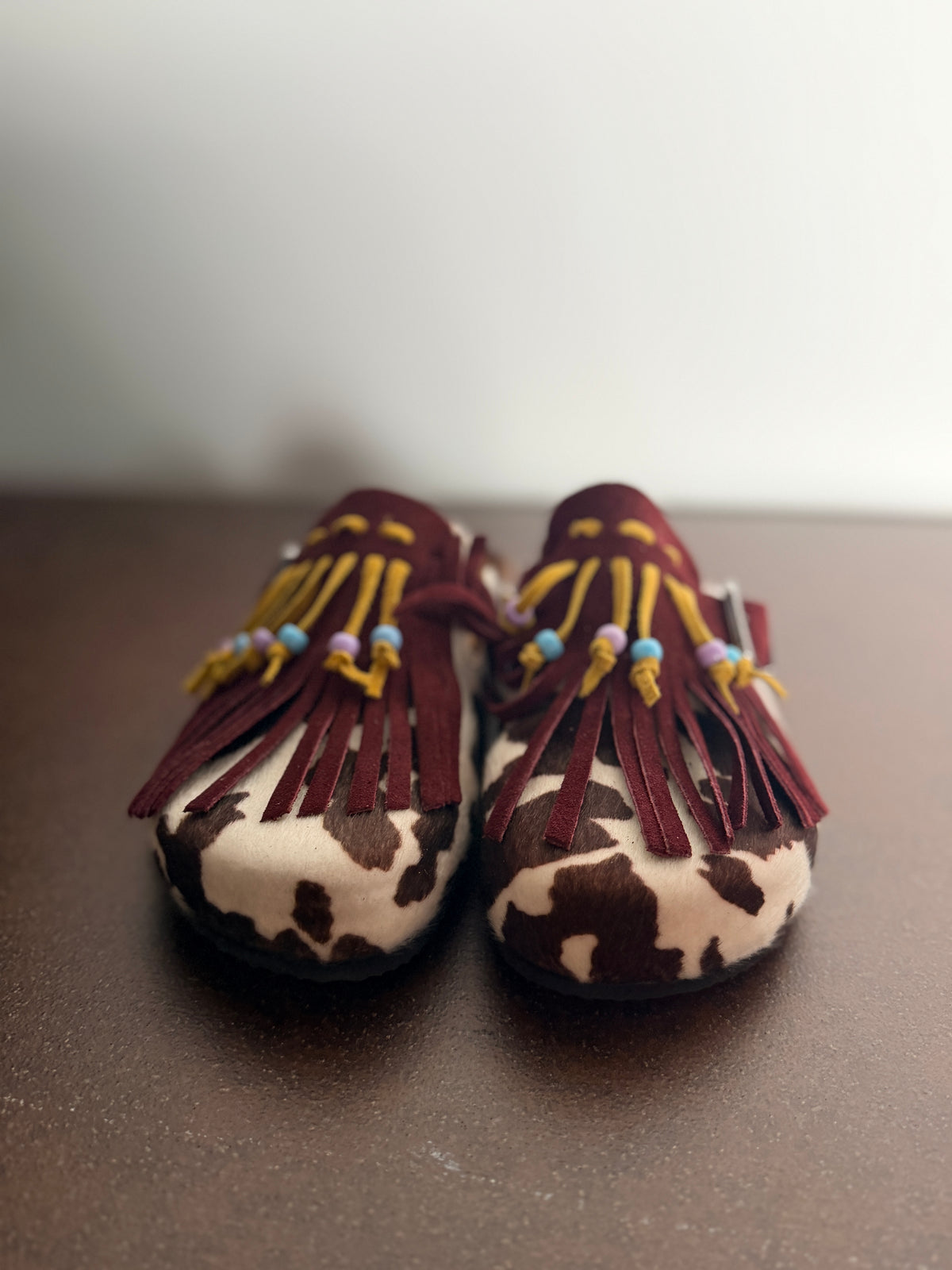 Sabot Cow Print con Frange e Perline
