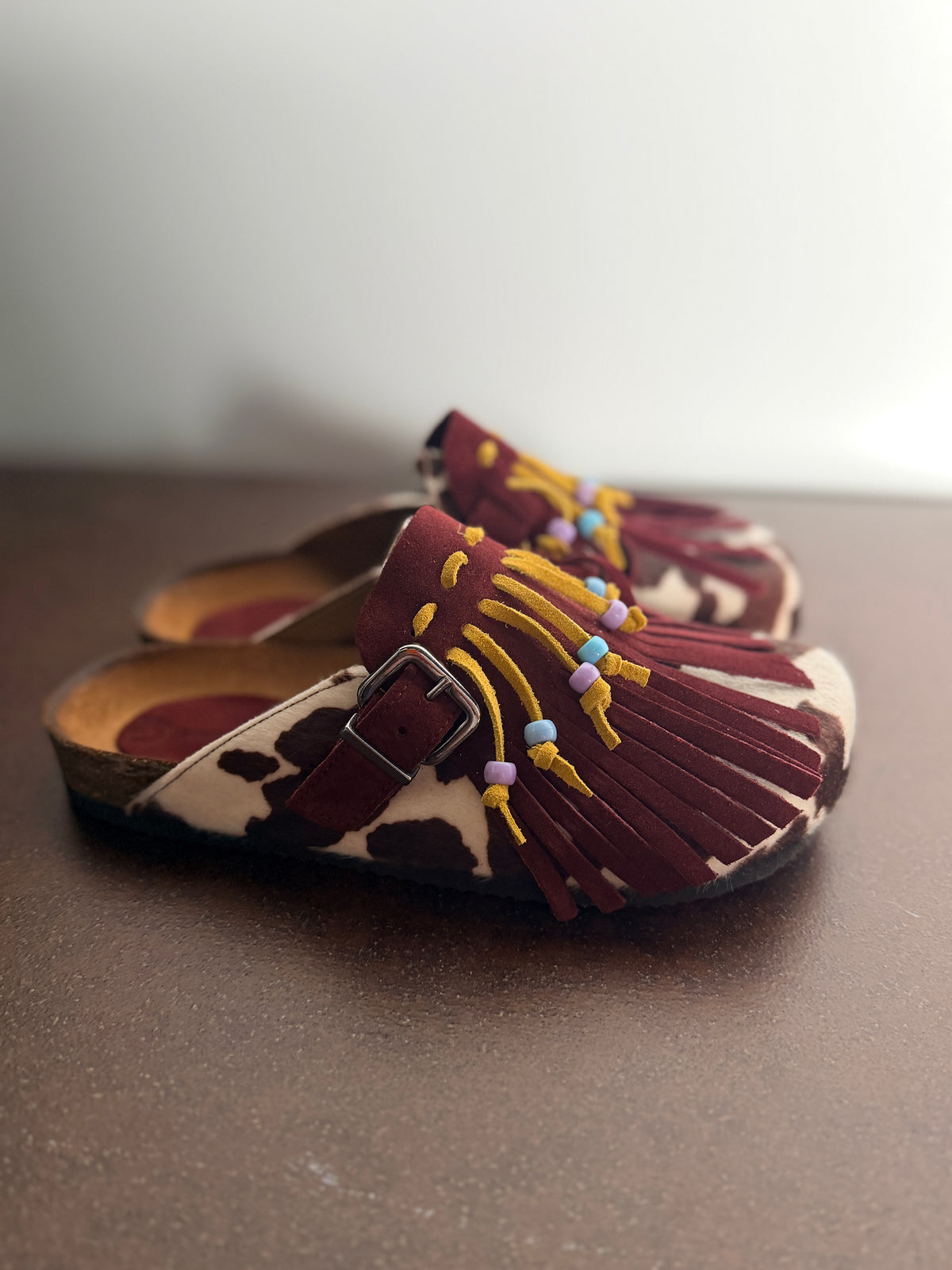 Sabot Cow Print con Frange e Perline