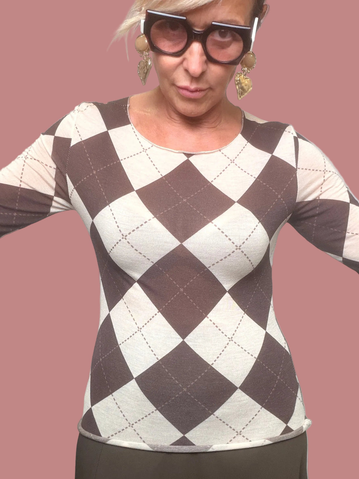 Maglia Female Second skin a rombi marrone e panna indossata