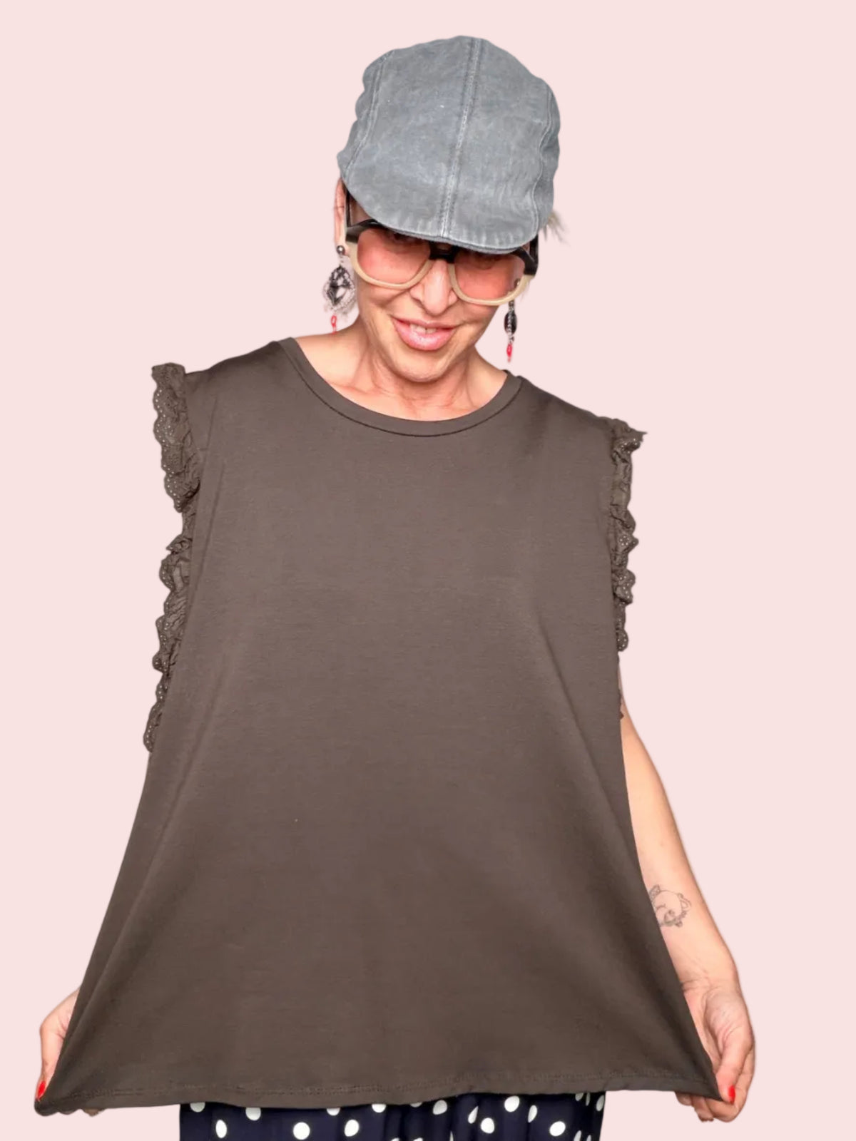T-Shirt Oversize a Trapezio con Balze in Sangallo