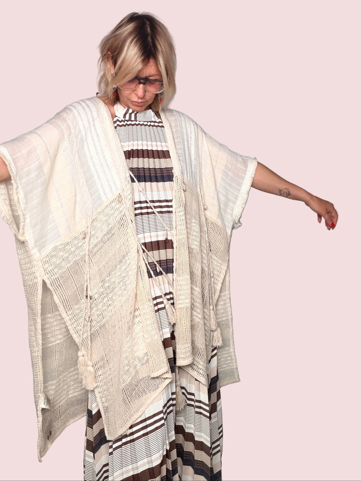 Kimono Maxi Panna in Cotone con Macramé Traforato e Nappine