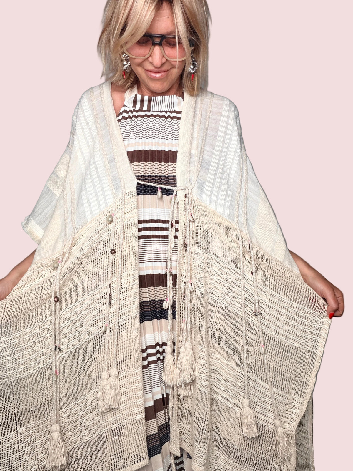 Kimono Maxi Panna in Cotone con Macramé Traforato e Nappine