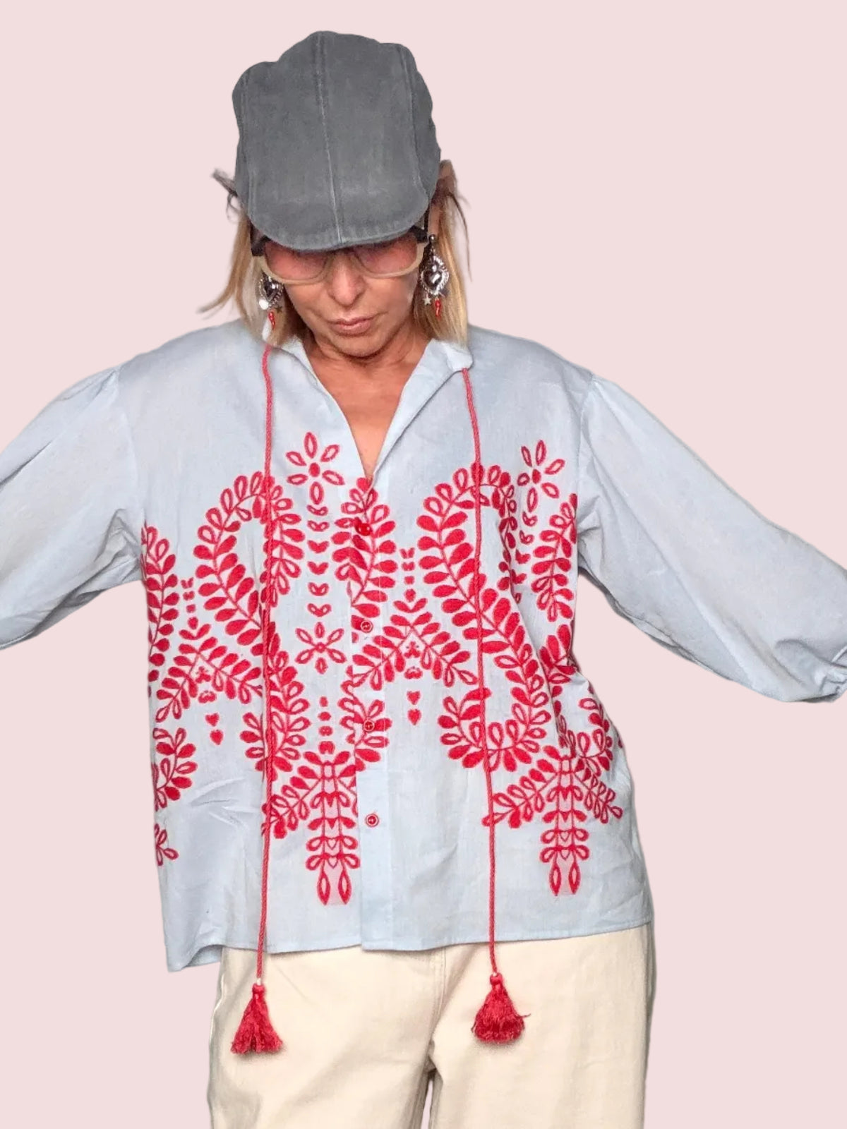 Camicia Oversize Azzurra con Ricamo Botanico Rosso e Nappine
