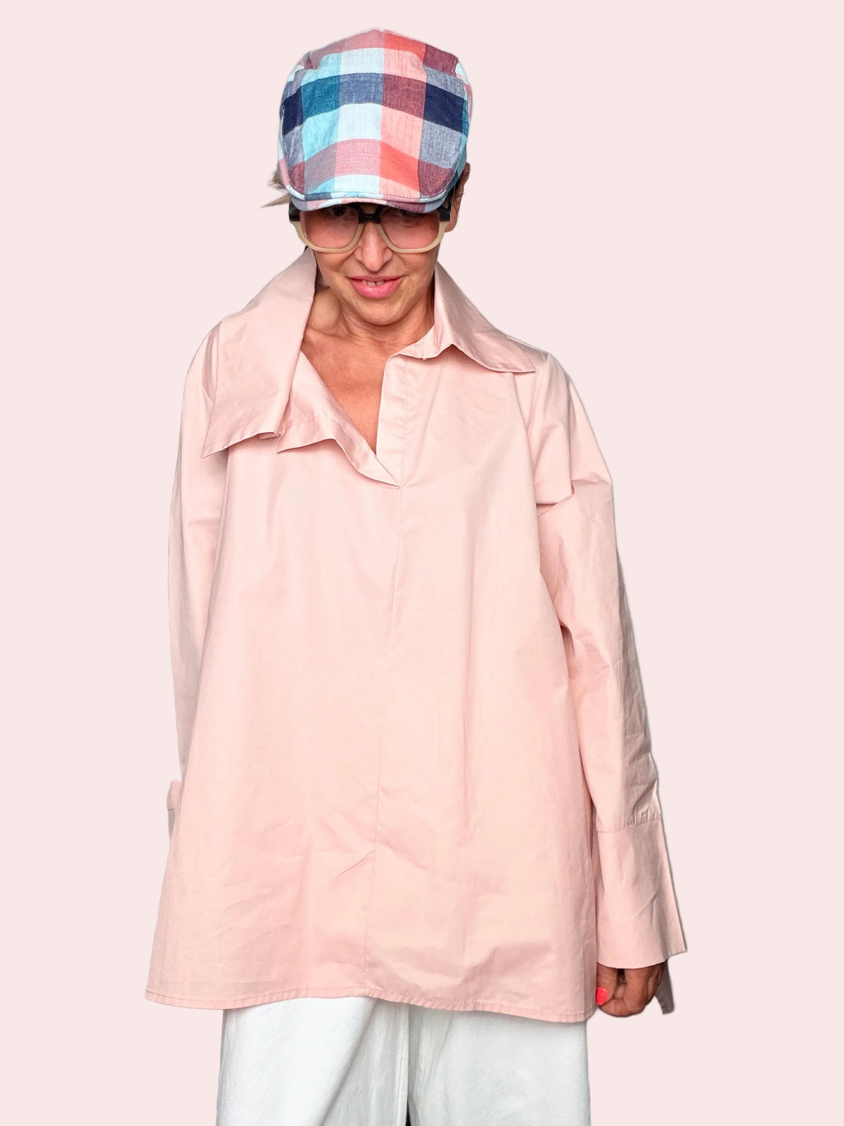 Camicia Over con Colletto Asimmetrico – Un lato avanti, l’altro sorprende