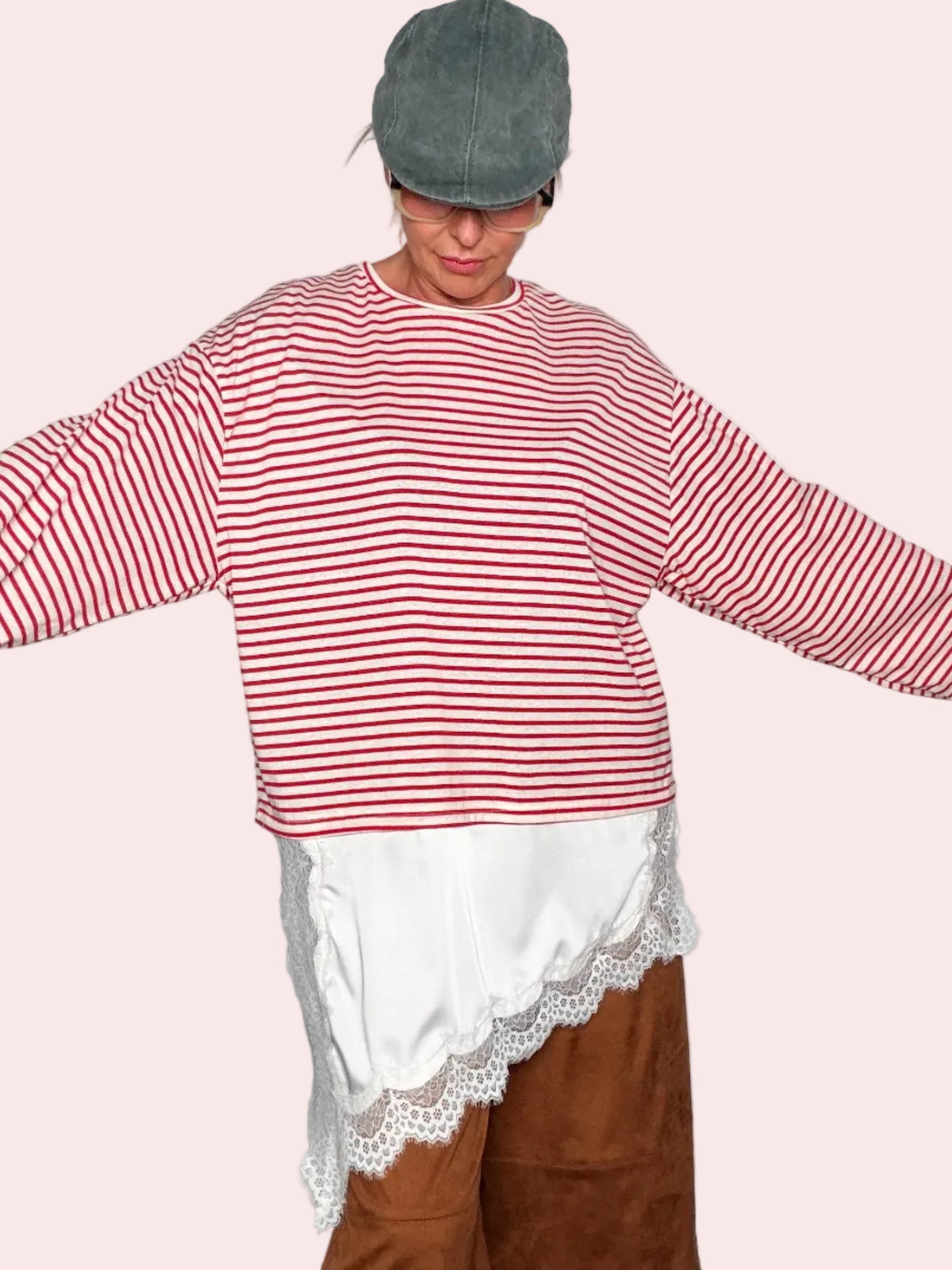 T-Shirt a Righe Over con Balza in Raso e Pizzo