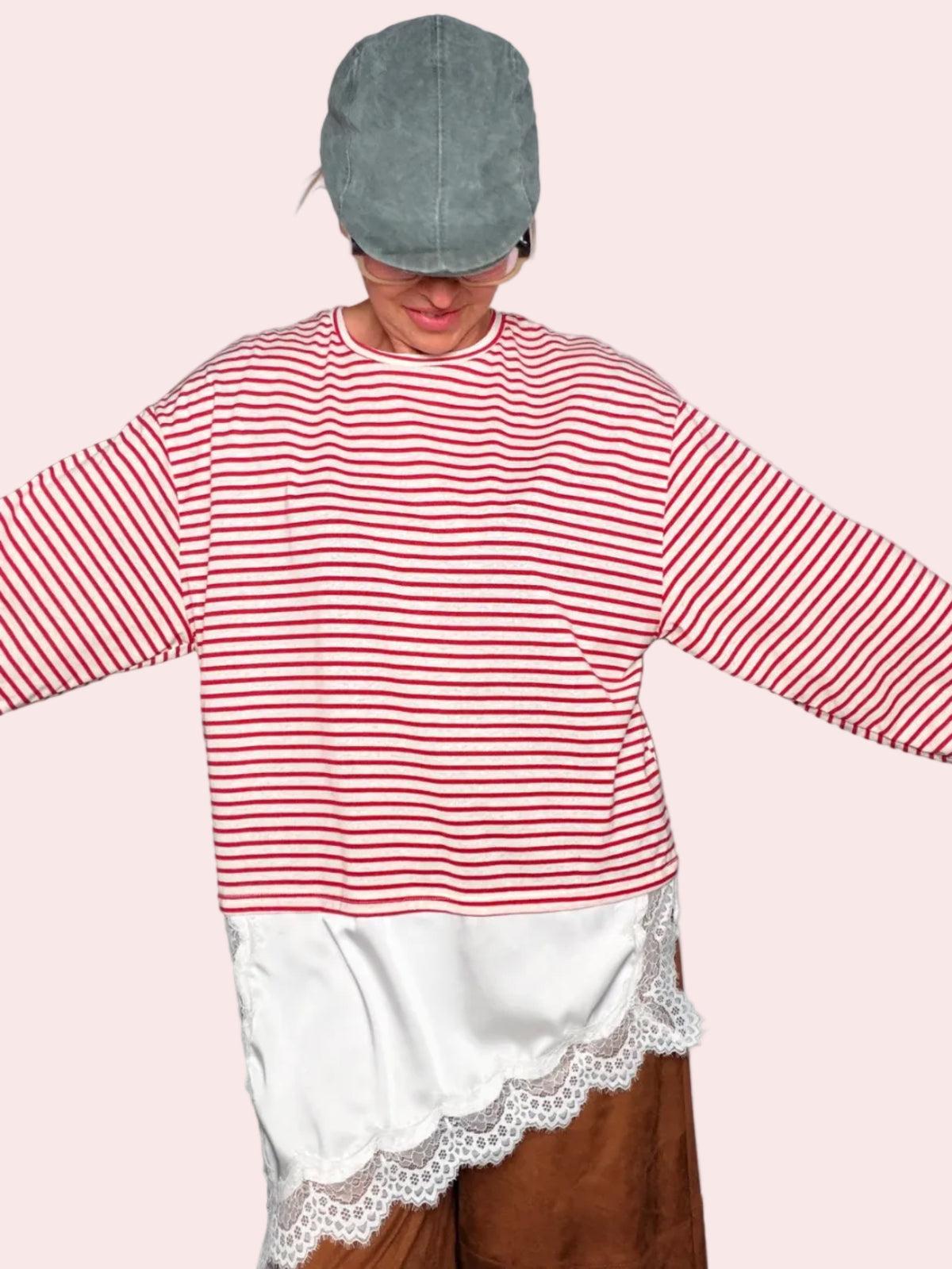 T-Shirt a Righe Over con Balza in Raso e Pizzo