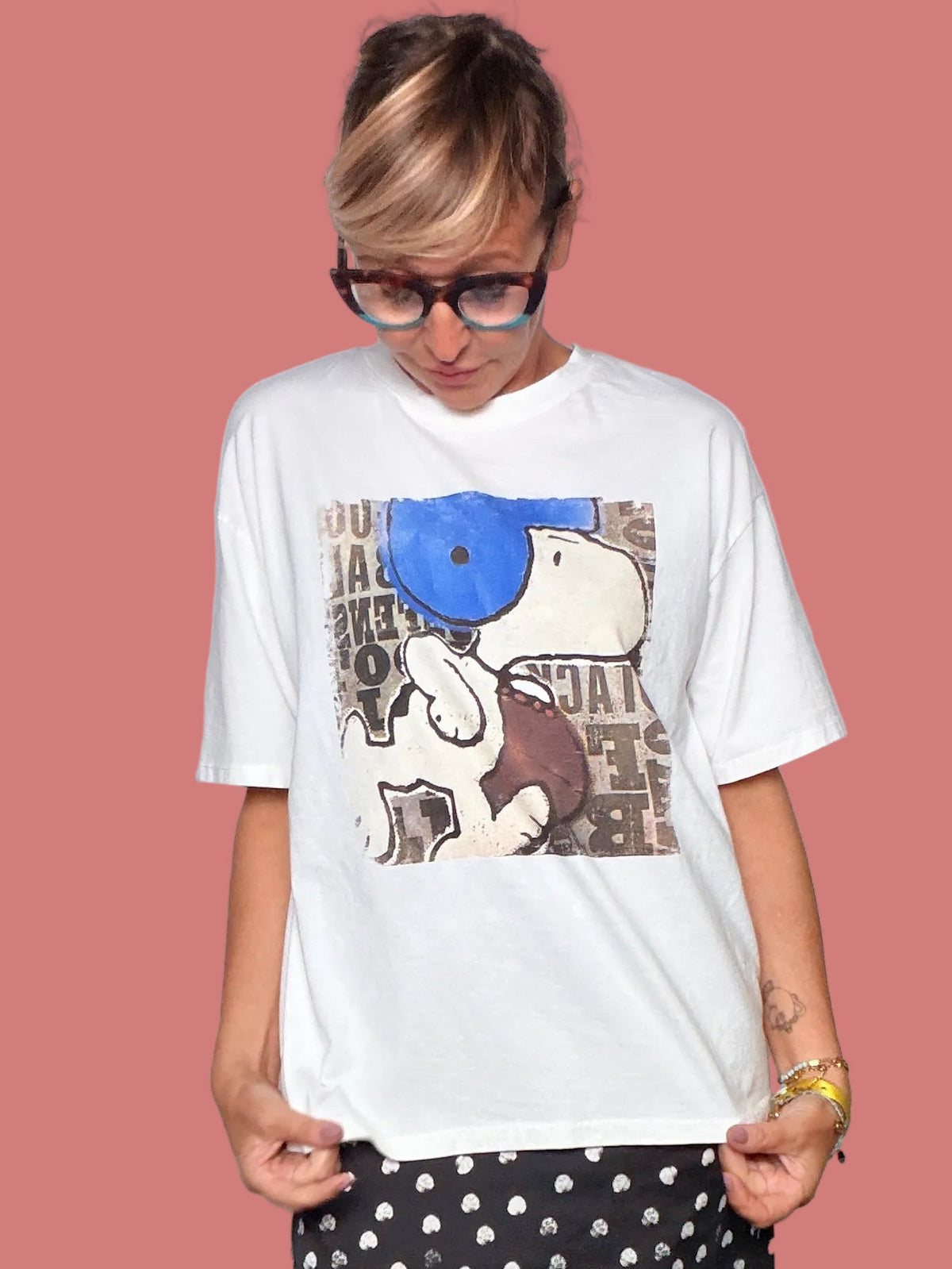 T-shirt bianca da donna con stampa grafica frontale e maniche corte