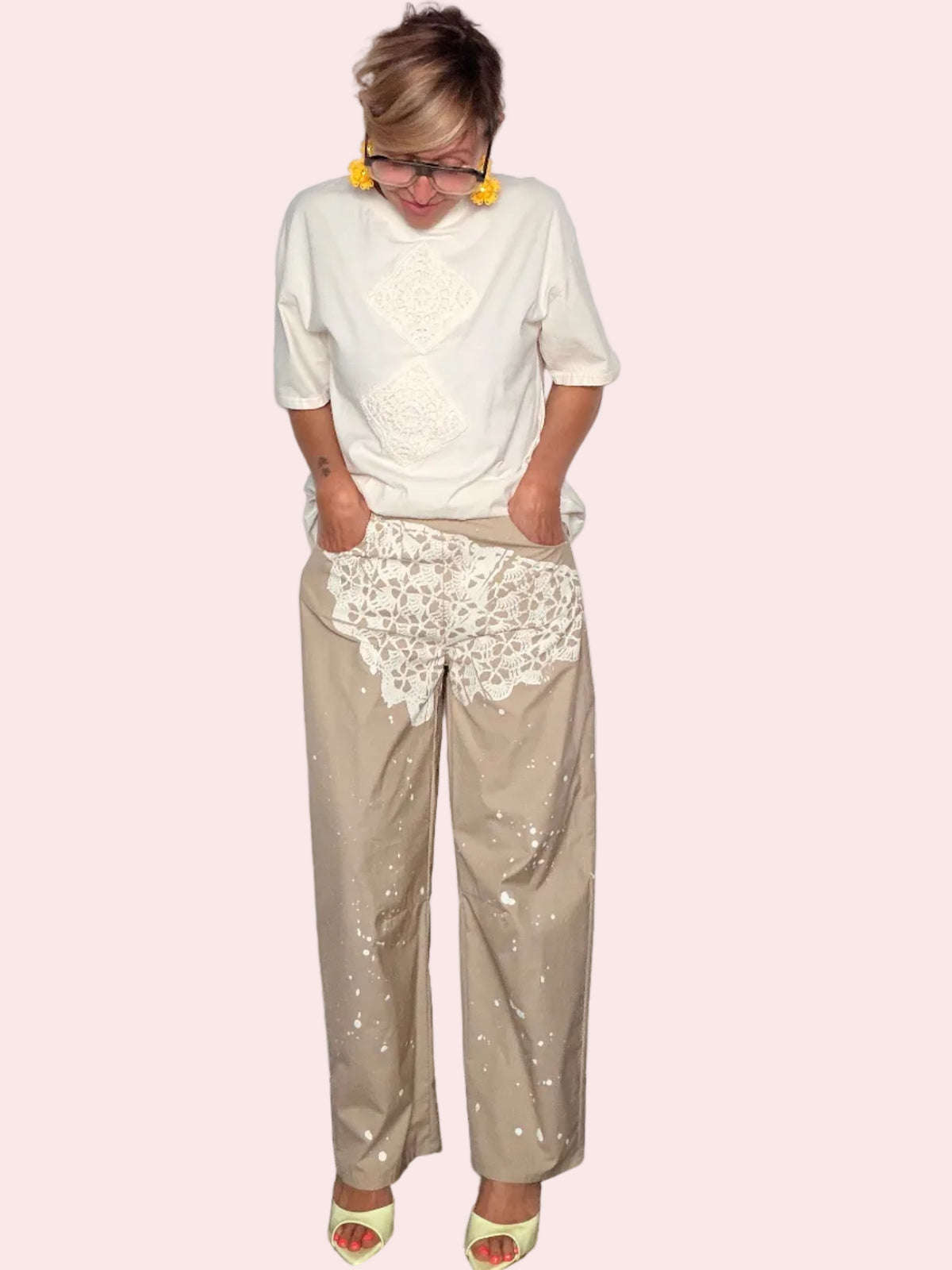 Pantalone con Pizzo e Schizzi di Vernice