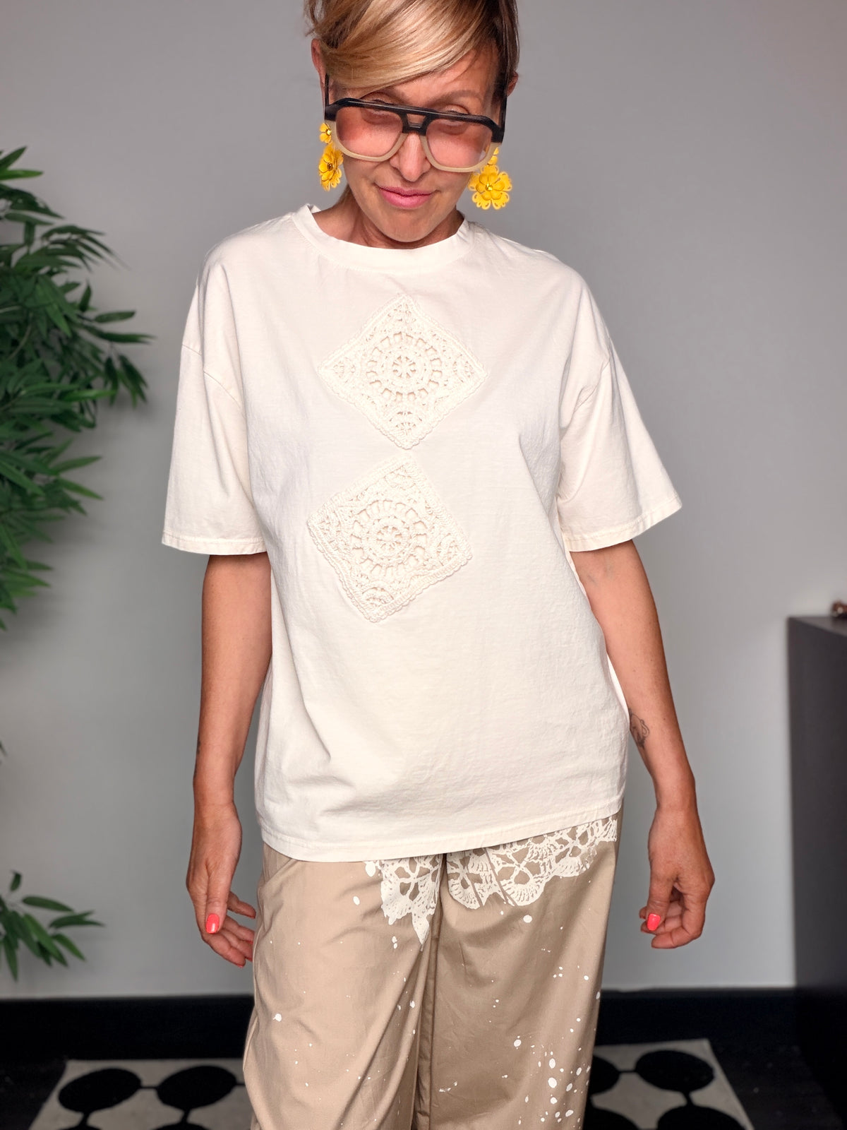 Pantalone con Pizzo e Schizzi di Vernice