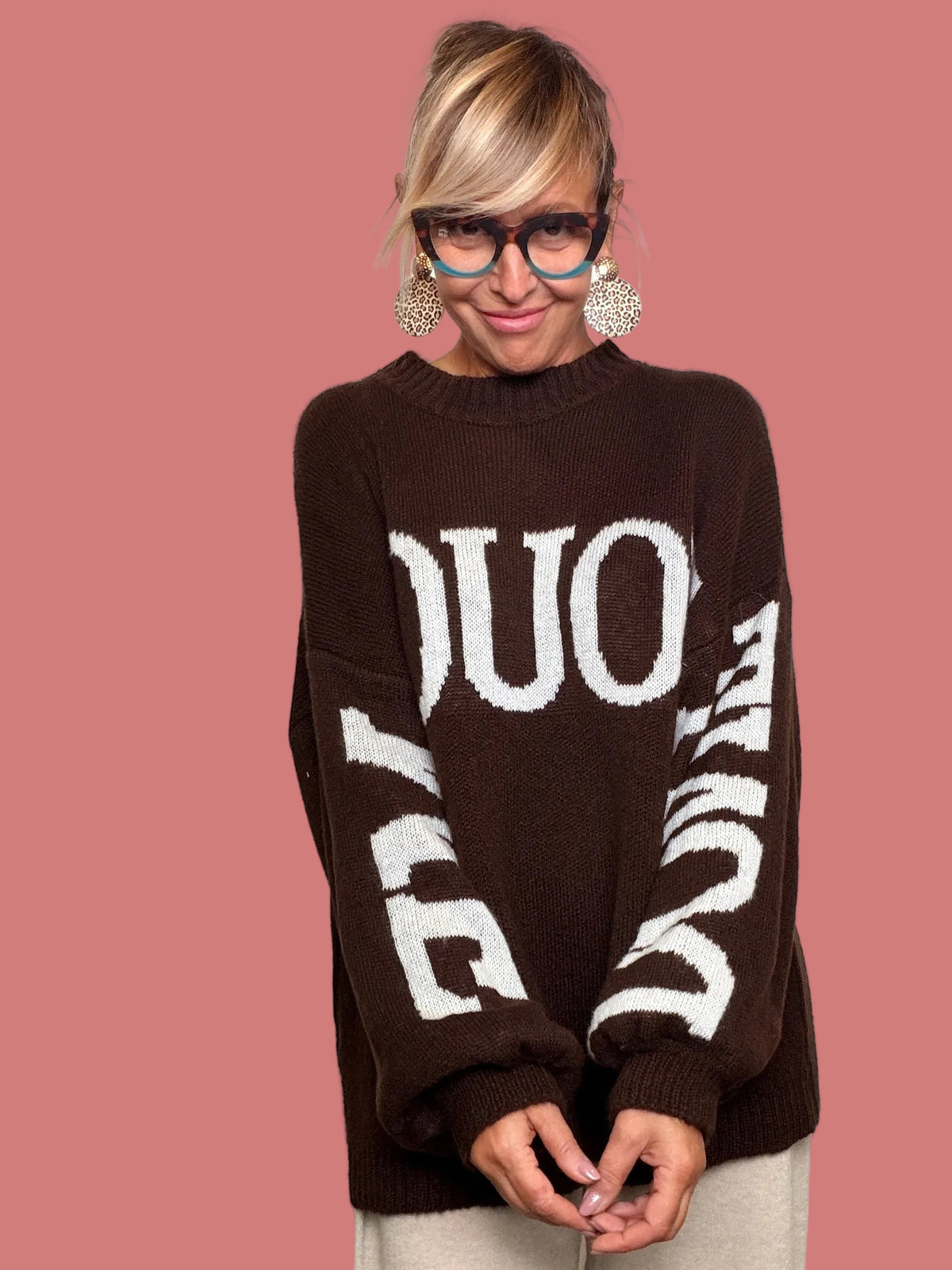 Maglia oversize panna da donna con scritta grafica a contrasto