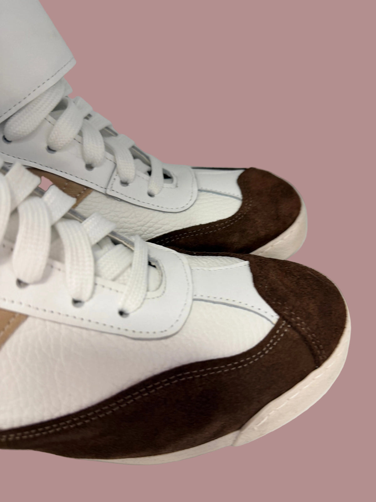 Sneaker modello pugilino in pelle con zeppa interna