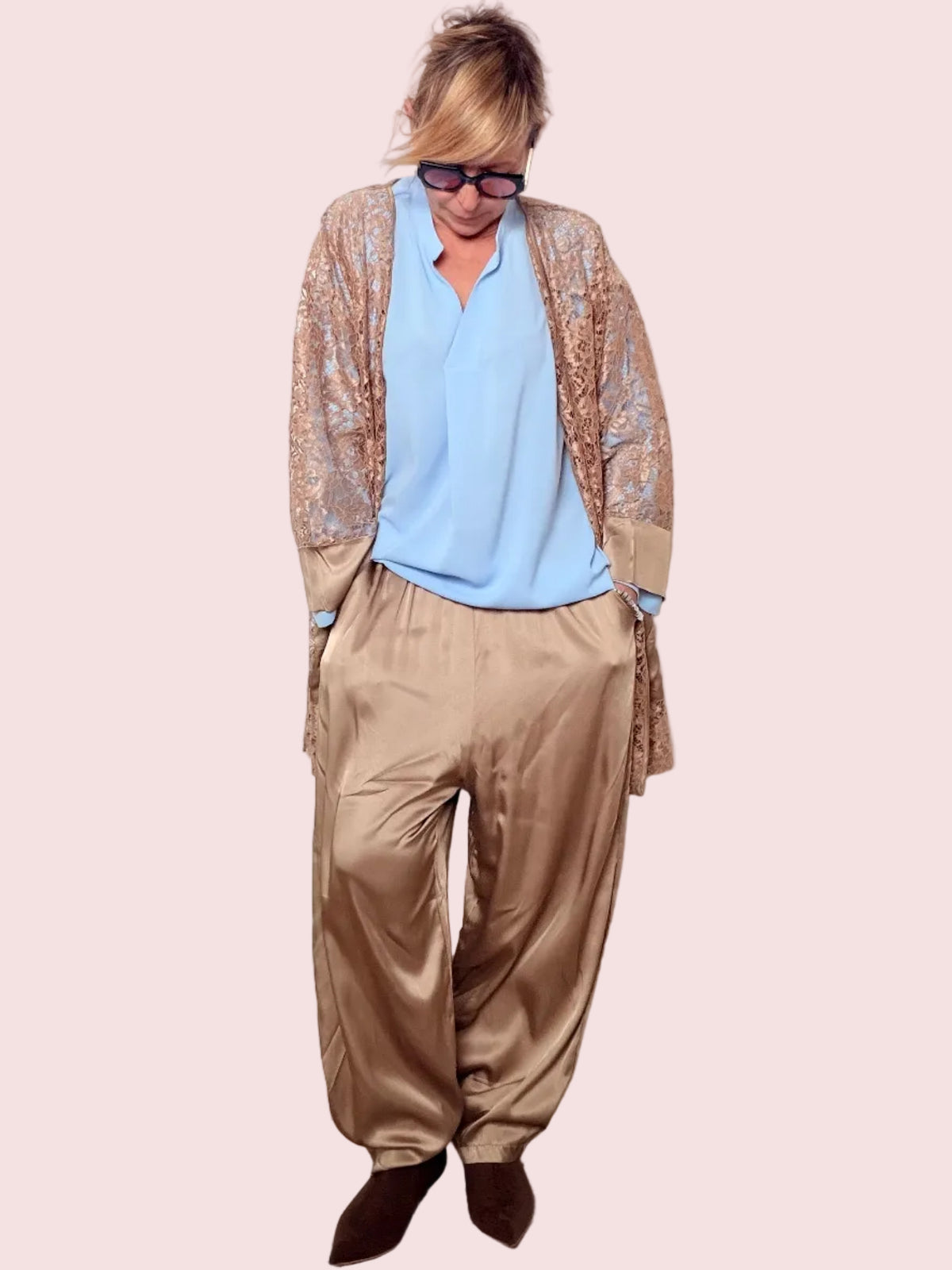 Pantalone in raso con elastico in fondo