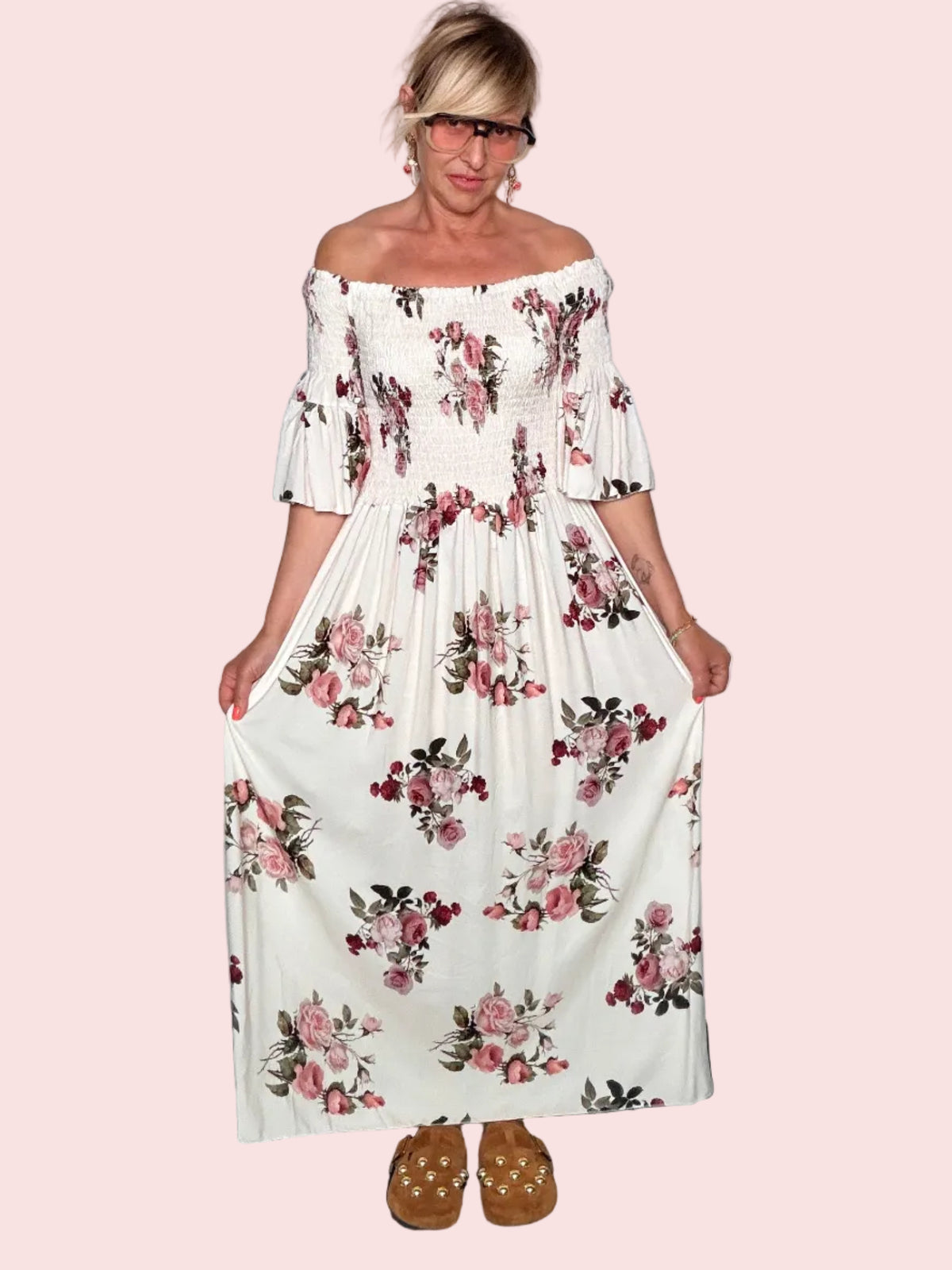 Abito Maxi Off-Shoulder con Corpino Smock e Maniche a Campana — Stampa Floreale