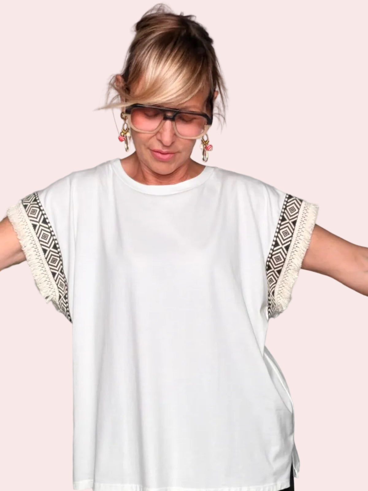 T-shirt Oversize con Bordo Manica Etnico Geometrico e Frange