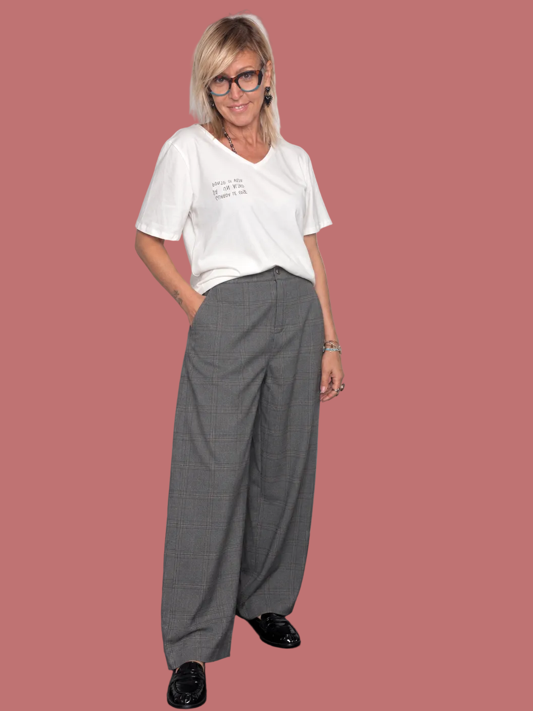 Pantalone grigio a quadri con linea ampia a ovetto