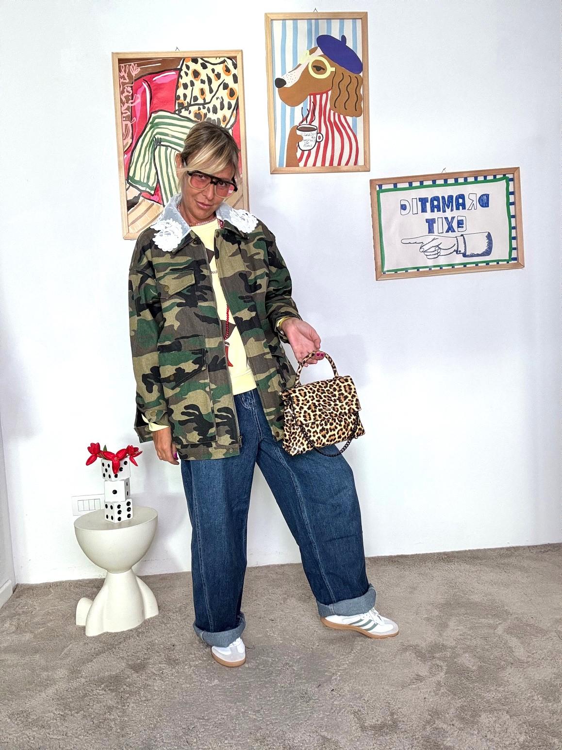 FEMALE - Giacca mimetica oversize con dettagli femminili e stile urban-cool WD1961/ MIMETICO FEMALE