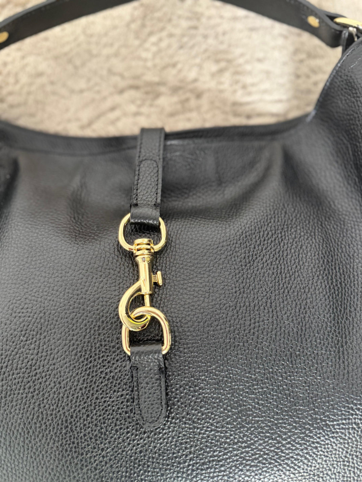 FEMALE -Borsa in pelle con frange lo stile boho-chic che non passa inosservato MILA/ NERO FEMALE