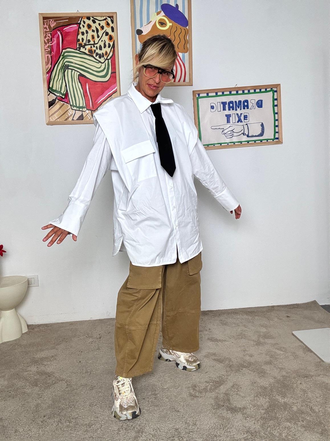 SOUVENIR - Camicia Bianca Oversize Unisex con Tasche Frontali e Maniche Extra S38M114/ BIANCO SOUVENIR