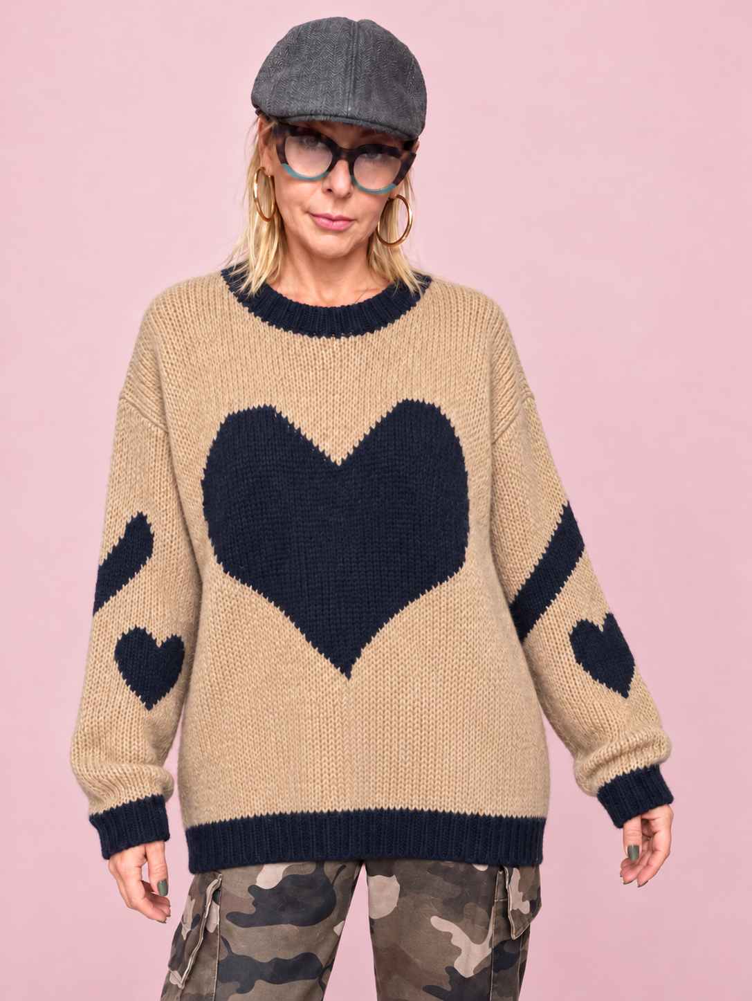 Maglia over con cuori e bordi a contrasto