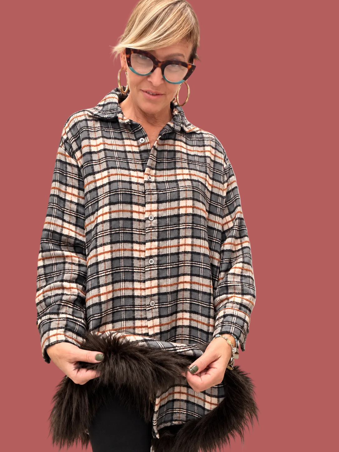 Maxi camicia a quadri con bordo in pelo