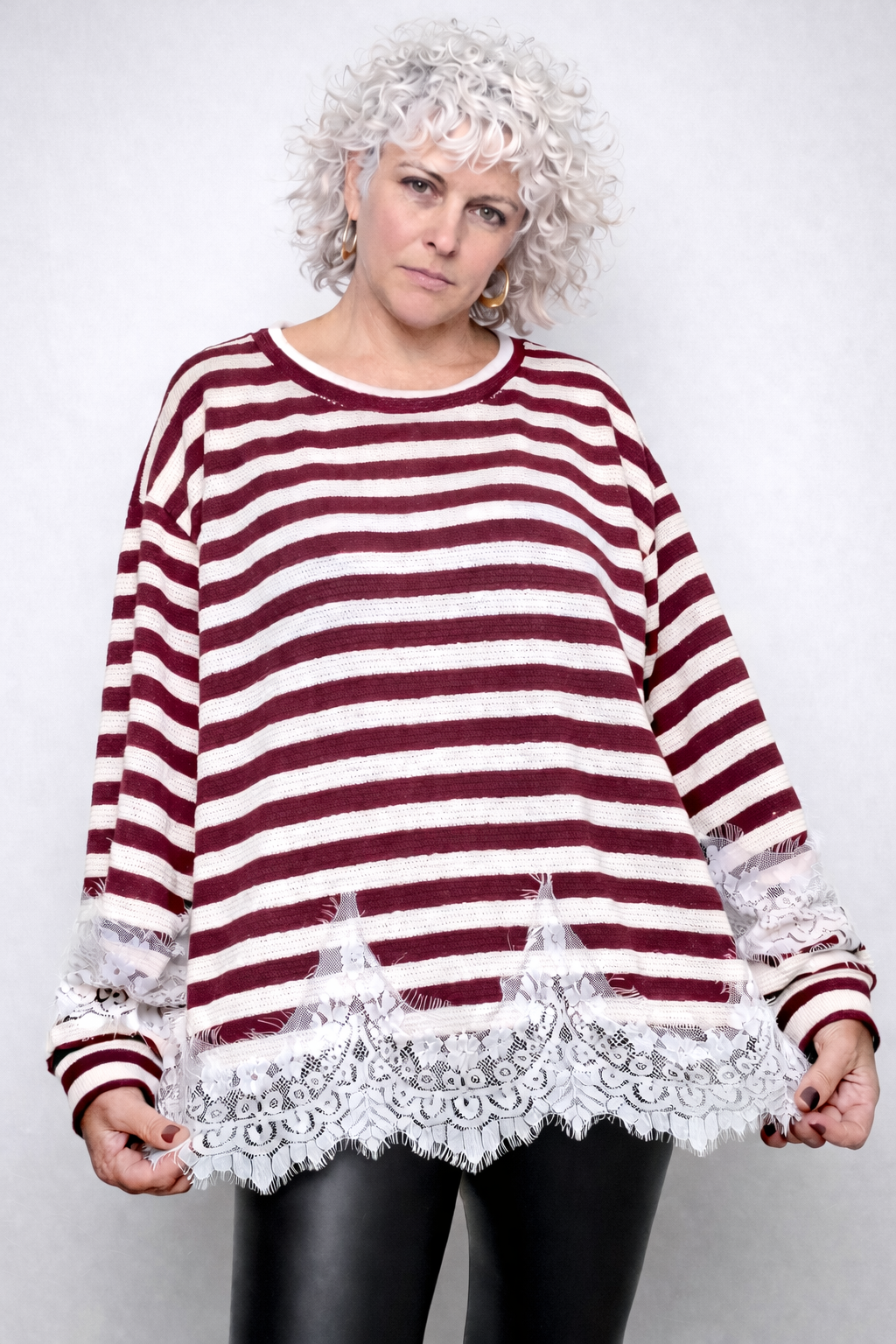 Maglia over a righe con inserti in pizzo – casual davanti, romantica nei dettagli