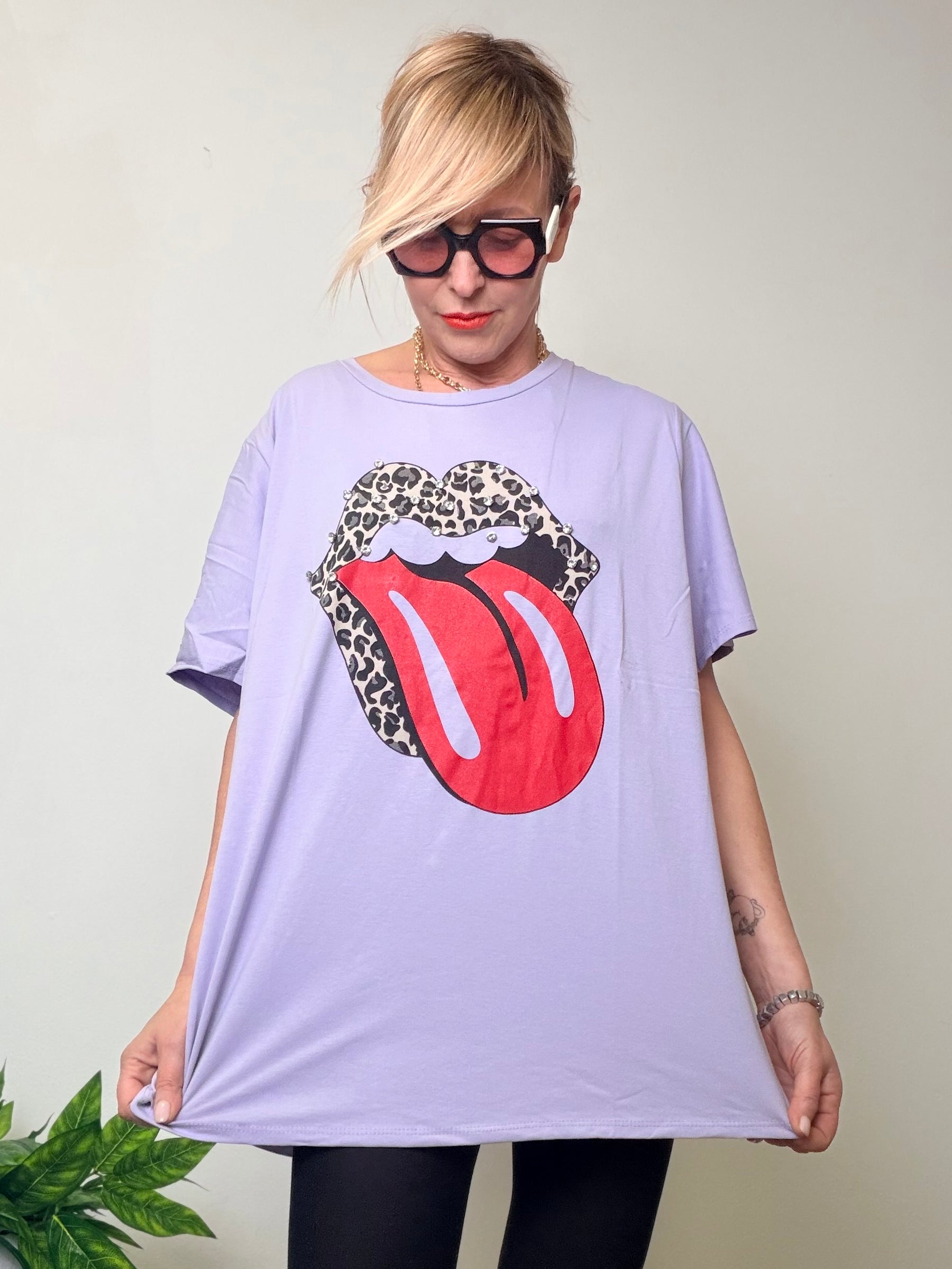 T-shirt female over