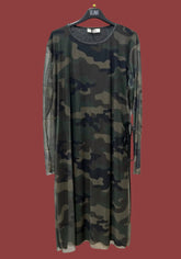Abito camouflage con bordino pelle e cintura