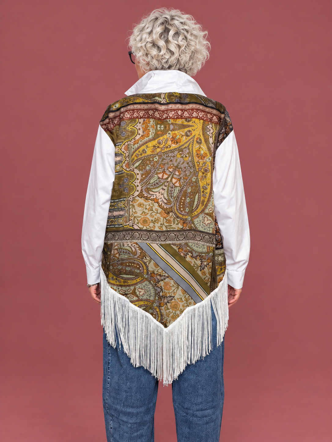 Camicia bianca con retro paisley e frange