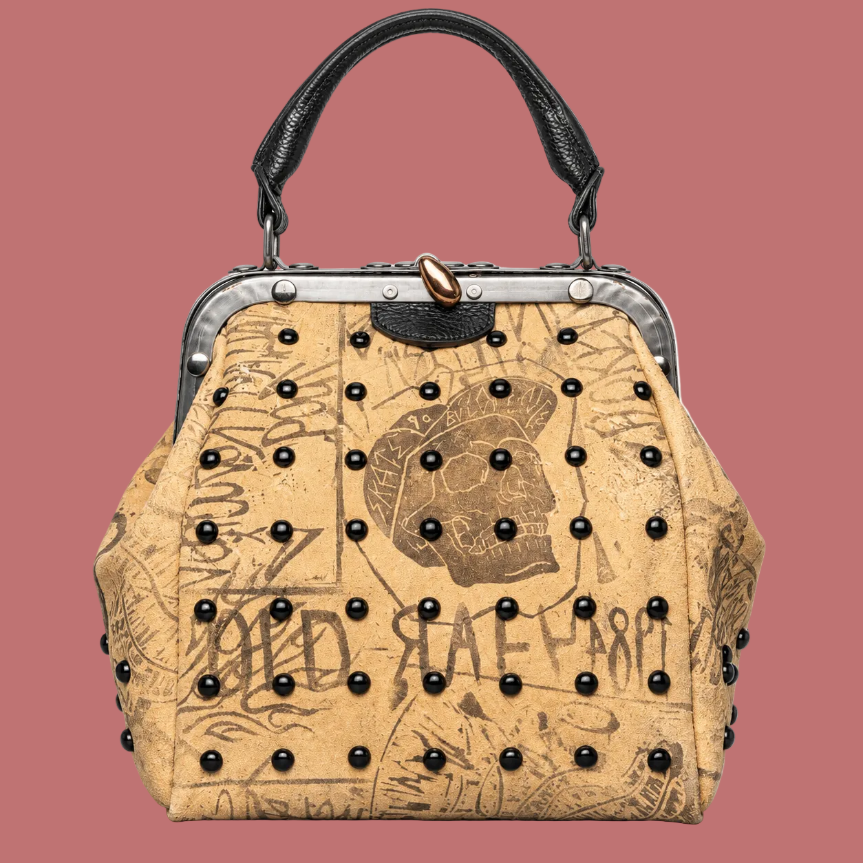 Borsa doctor beige con stampa graffiti marrone, teschio e borchie nere