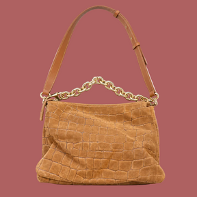 Borsa a spalla cammello effetto coccodrillo, vista posteriore con catena dorata e chiusura zip