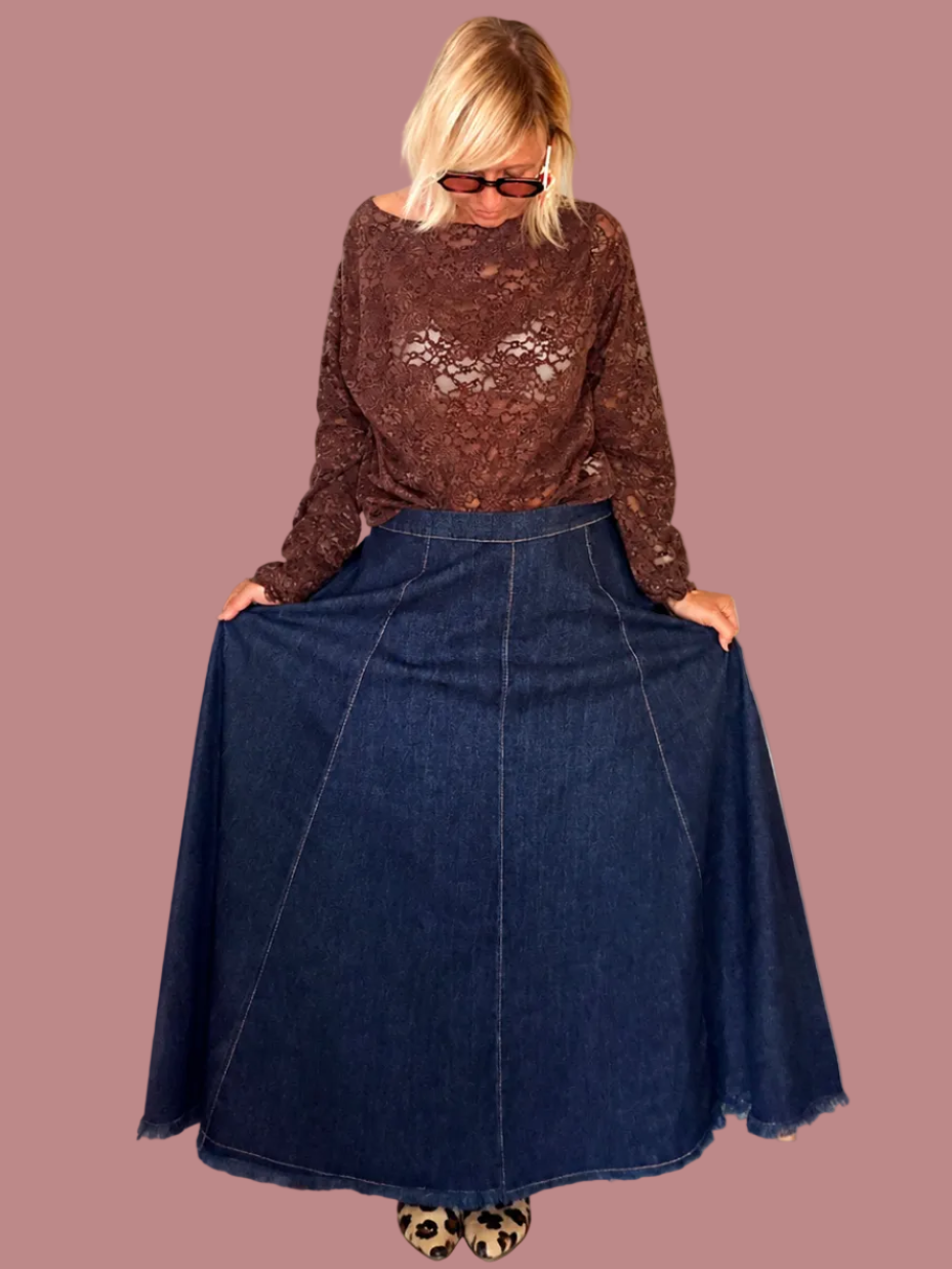 Gonna Over in Jeans – volume e carattere