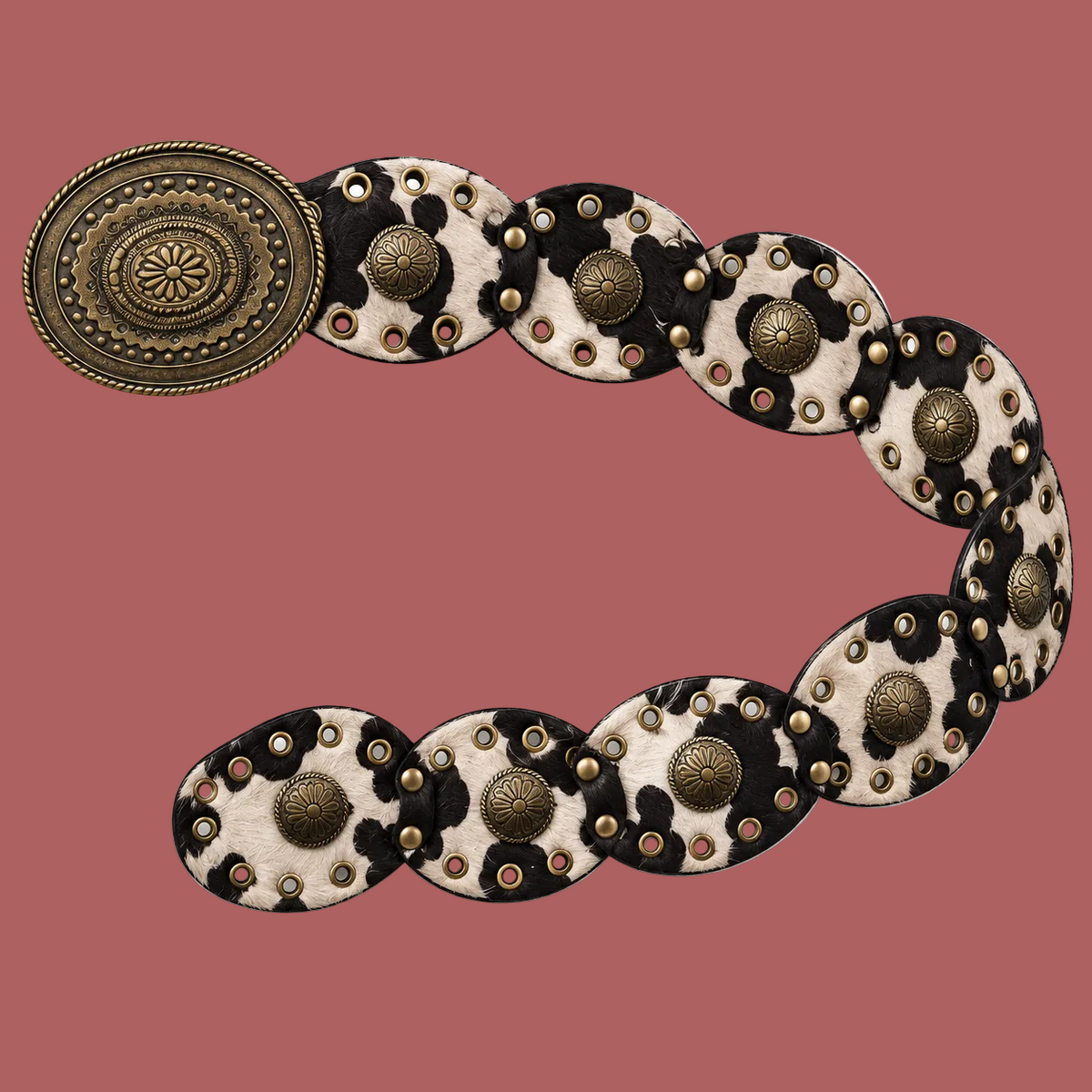 Cintura western muccata bianca e nera con fibbia floreale, medaglioni e borchie color ottone anticato