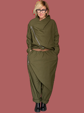 Pantalone over con drappeggio e zip diagonale