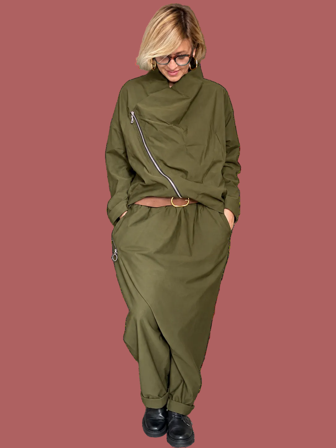Pantalone over con drappeggio e zip diagonale