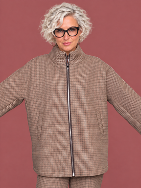 Giacca in neoprene accoppiato con collo alto e zip