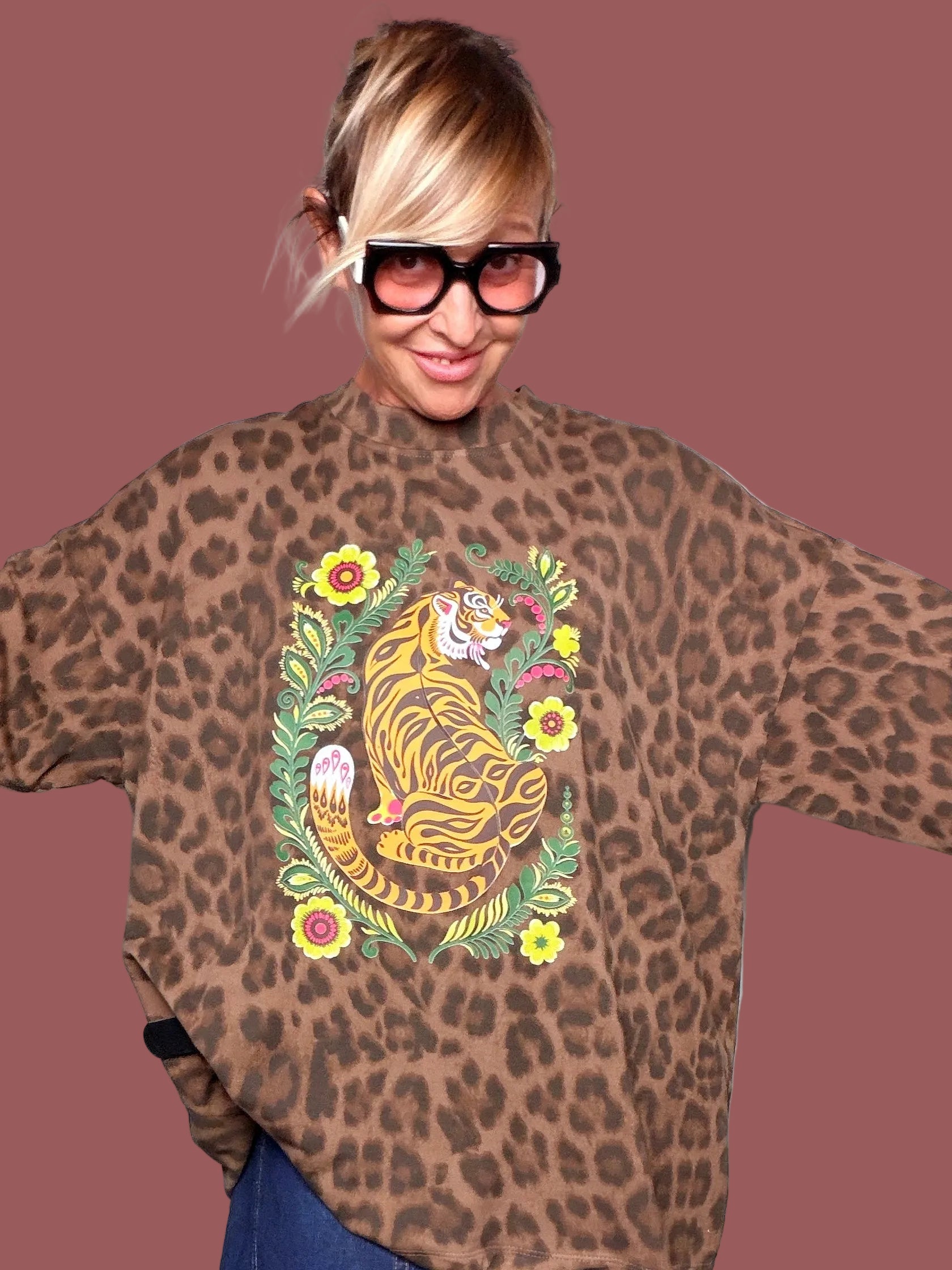 T- shirt maculata con tigre