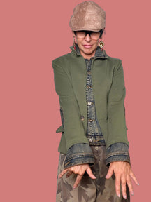 Giacca da donna grigia in felpa con inserti in jeans